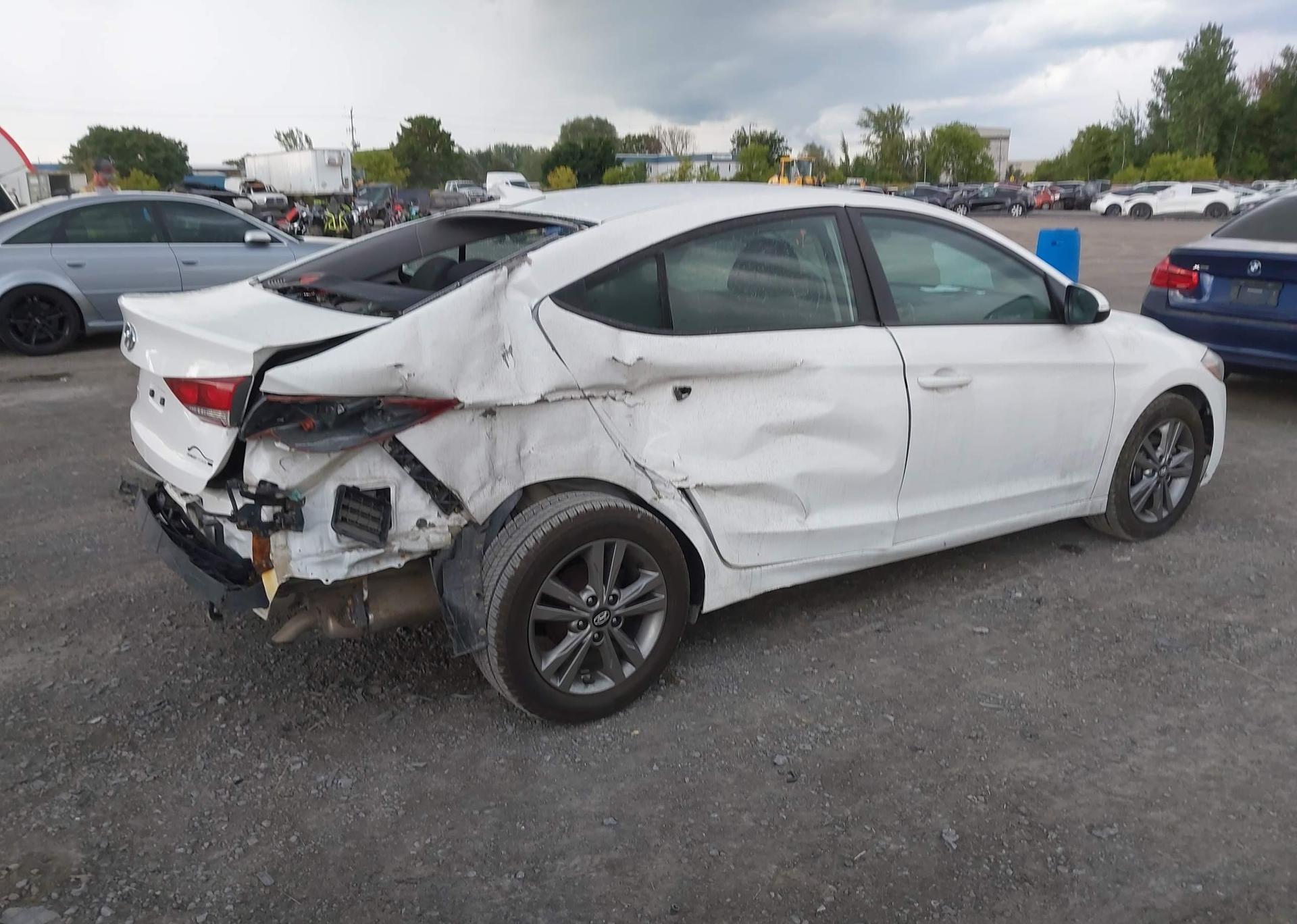2017 HYUNDAI ELANTRA SE