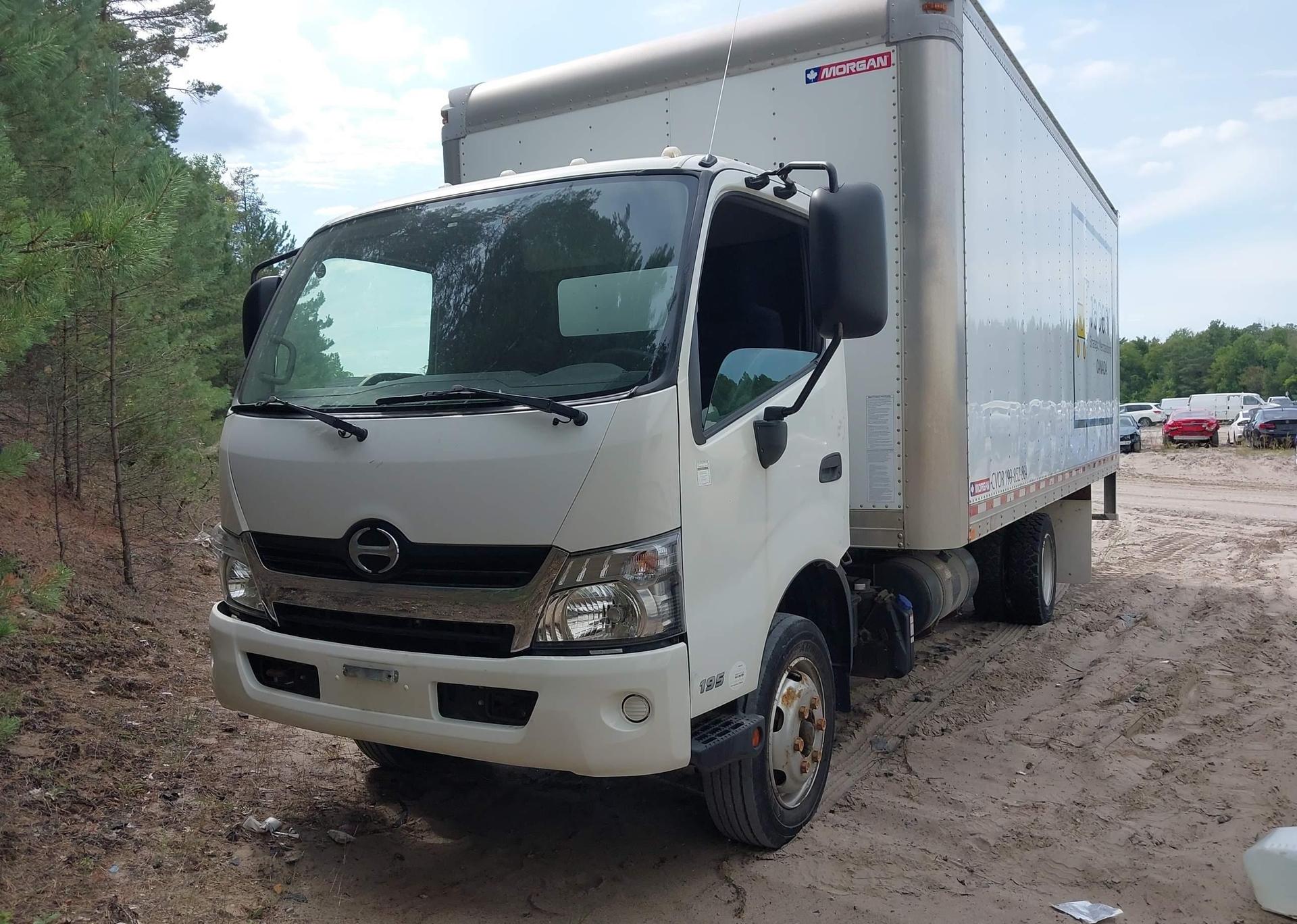 2016 HINO 195
