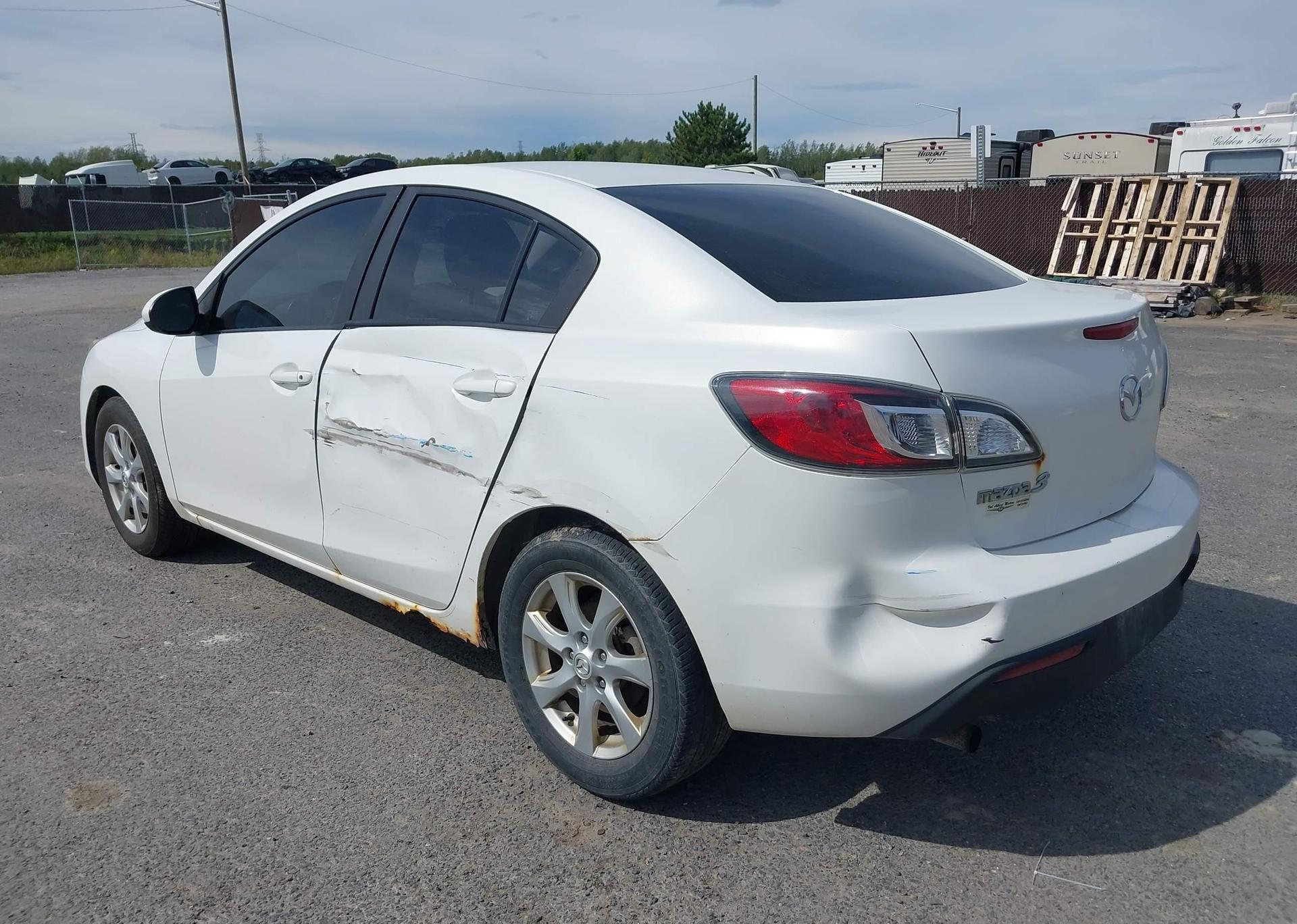 2011 MAZDA 3 I