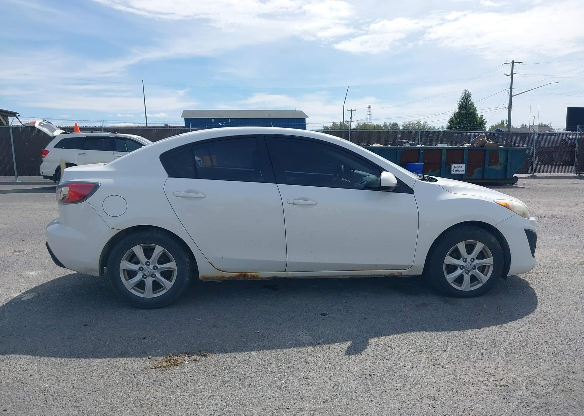 2011 MAZDA 3 I