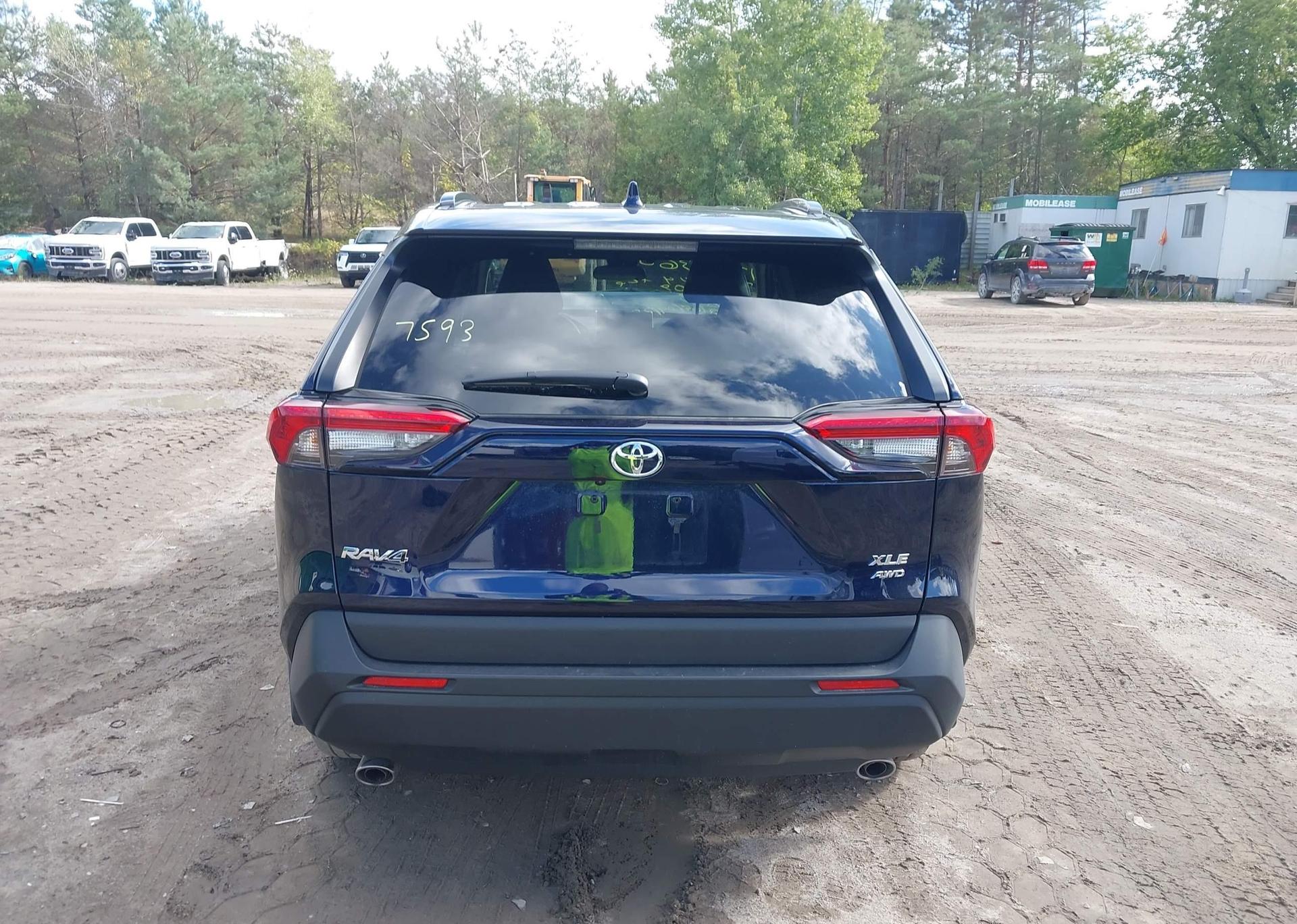 2025 TOYOTA RAV4 XLE