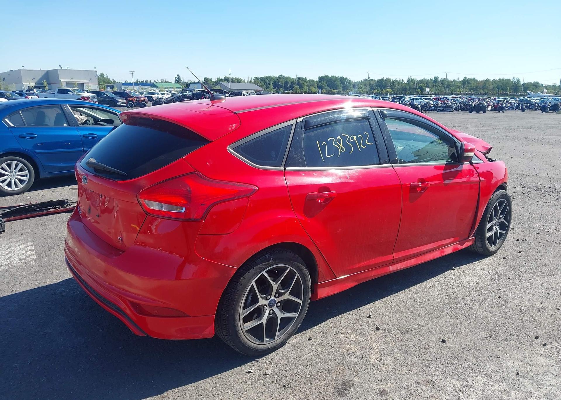 2015 FORD FOCUS SE