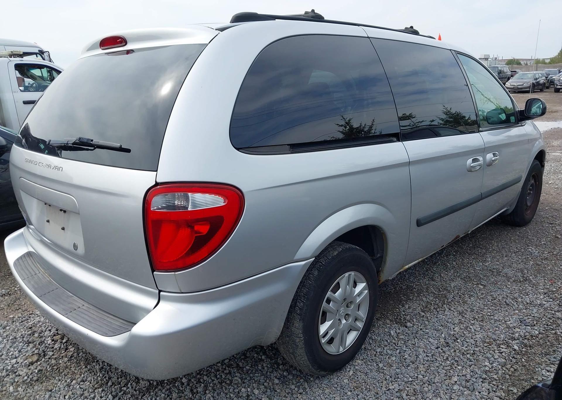 2005 DODGE GRAND CARAVAN SE