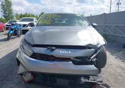 2023 KIA FORTE5 GT