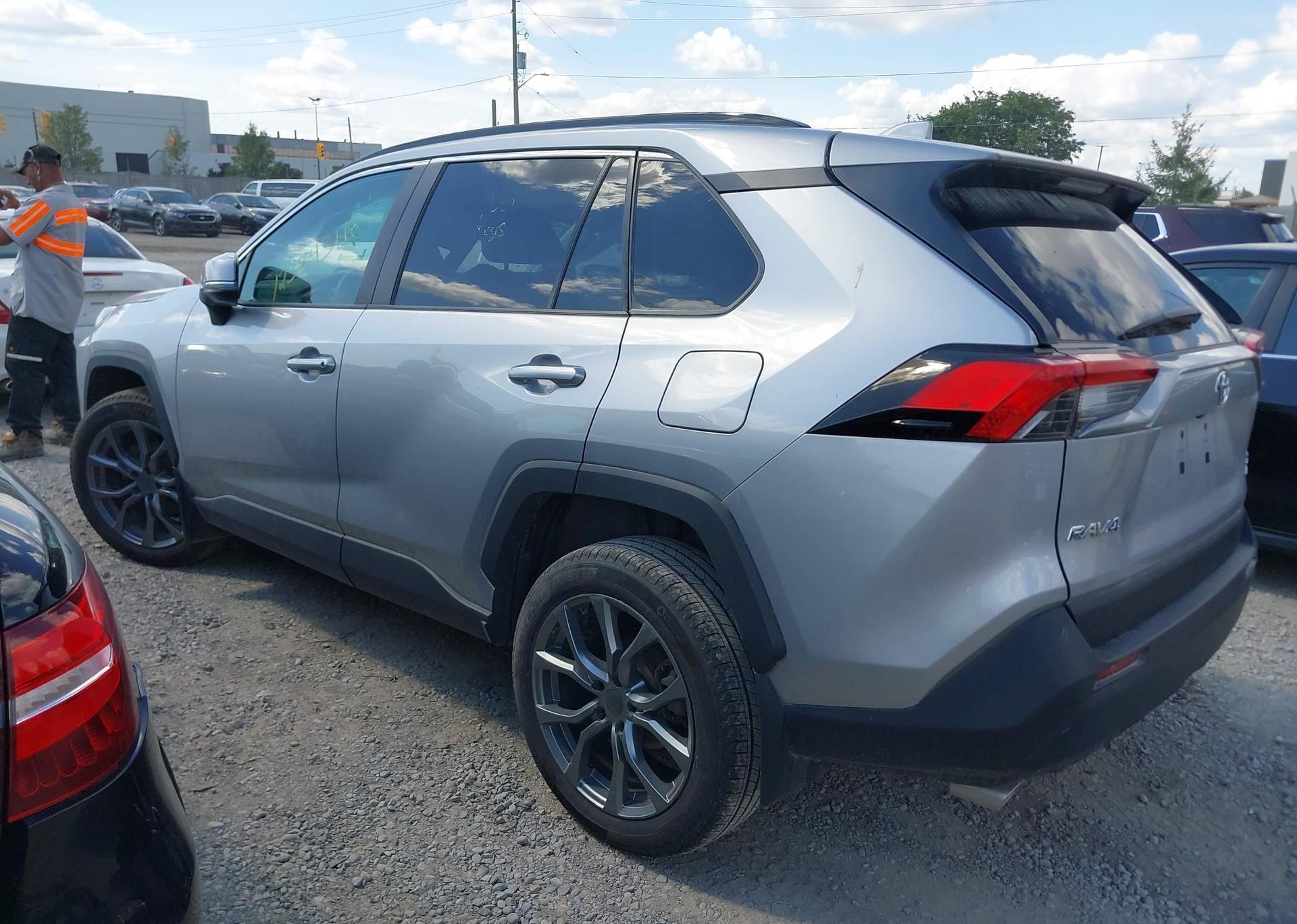 2023 TOYOTA RAV4 XLE