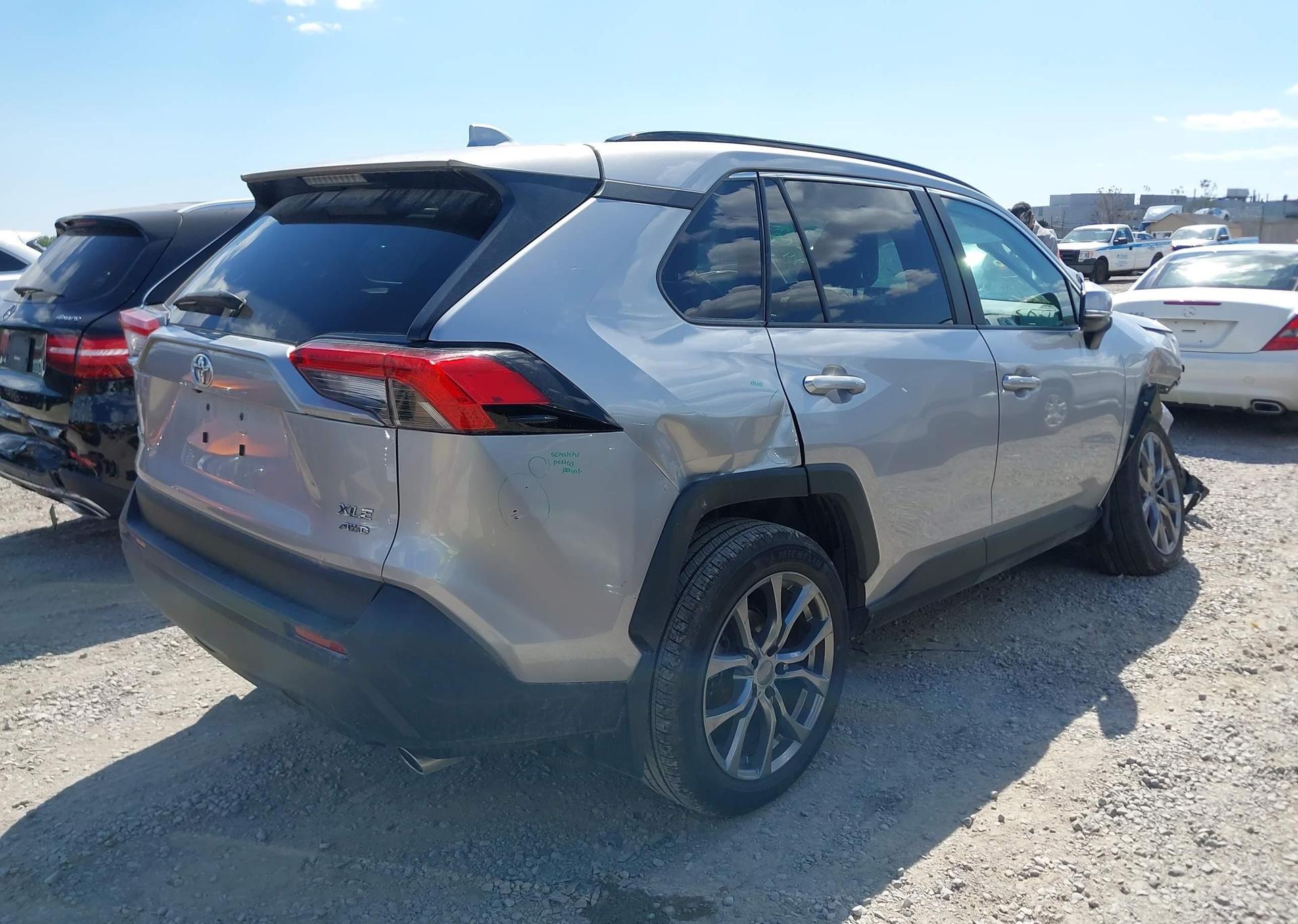 2023 TOYOTA RAV4 XLE