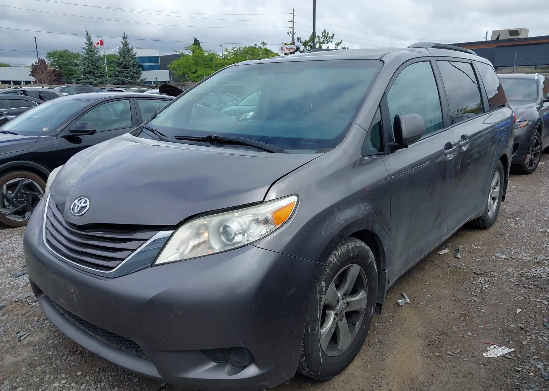 2016 TOYOTA SIENNA LE 8 PASSENGER
