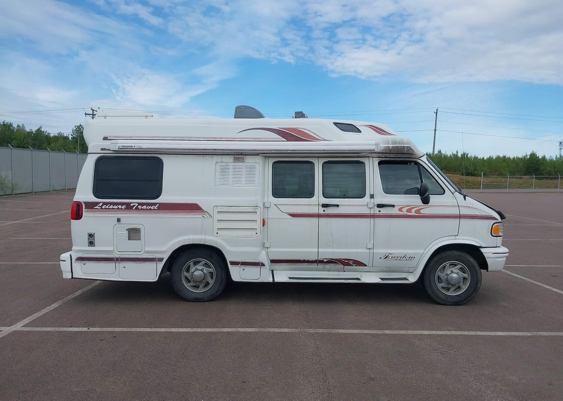 1997 DODGE RAM VAN B3500