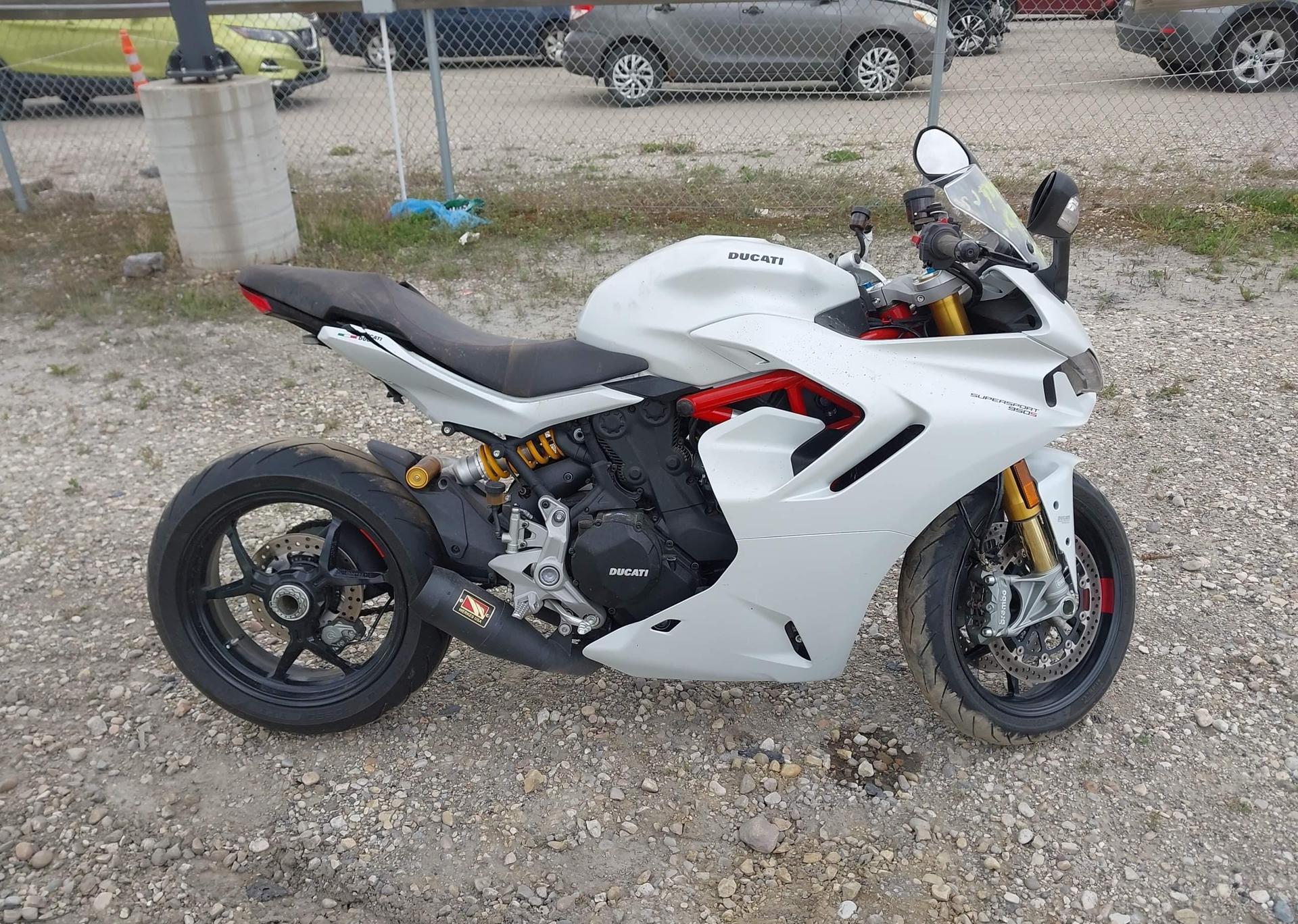 2023 DUCATI Supersport