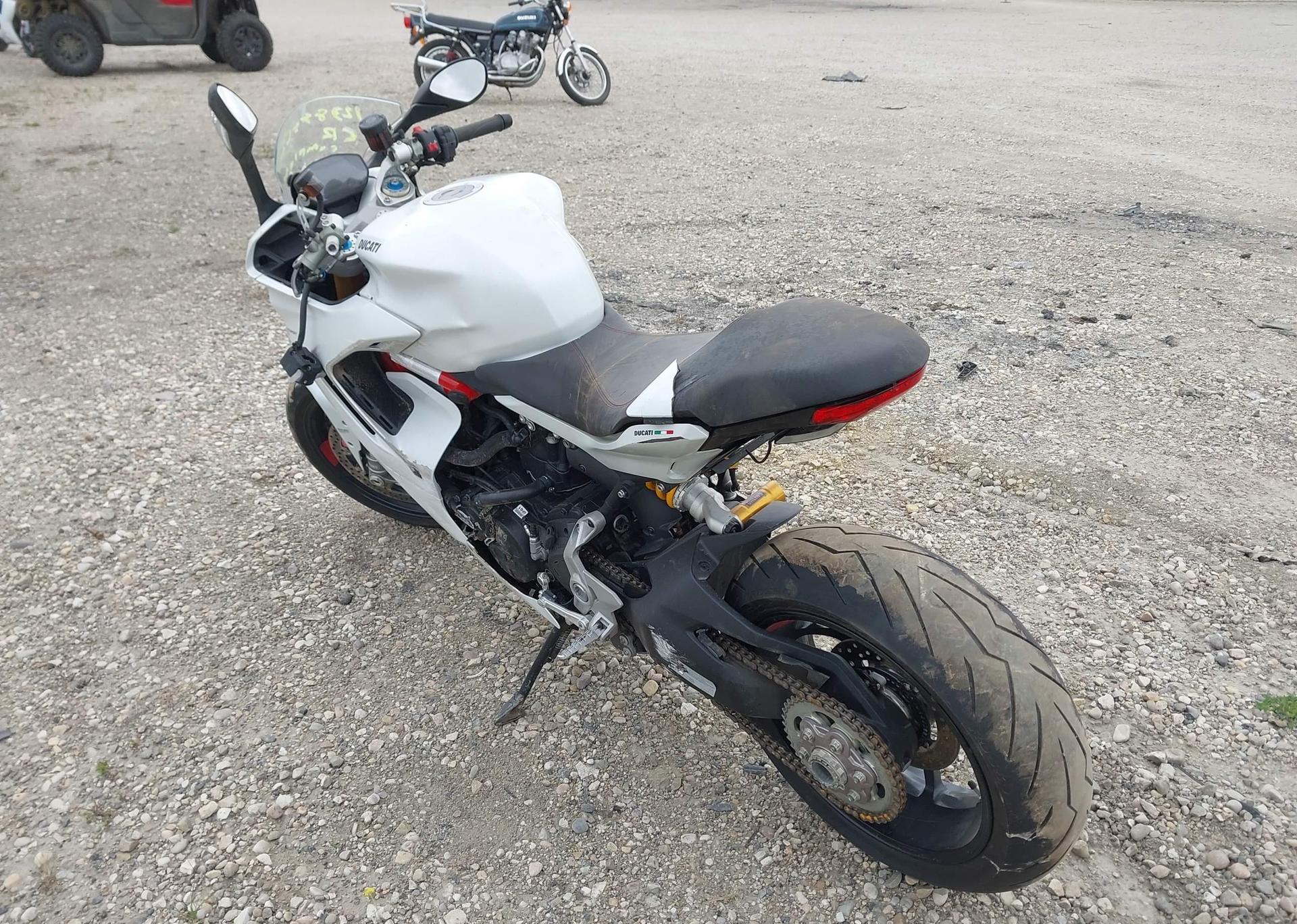 2023 DUCATI Supersport