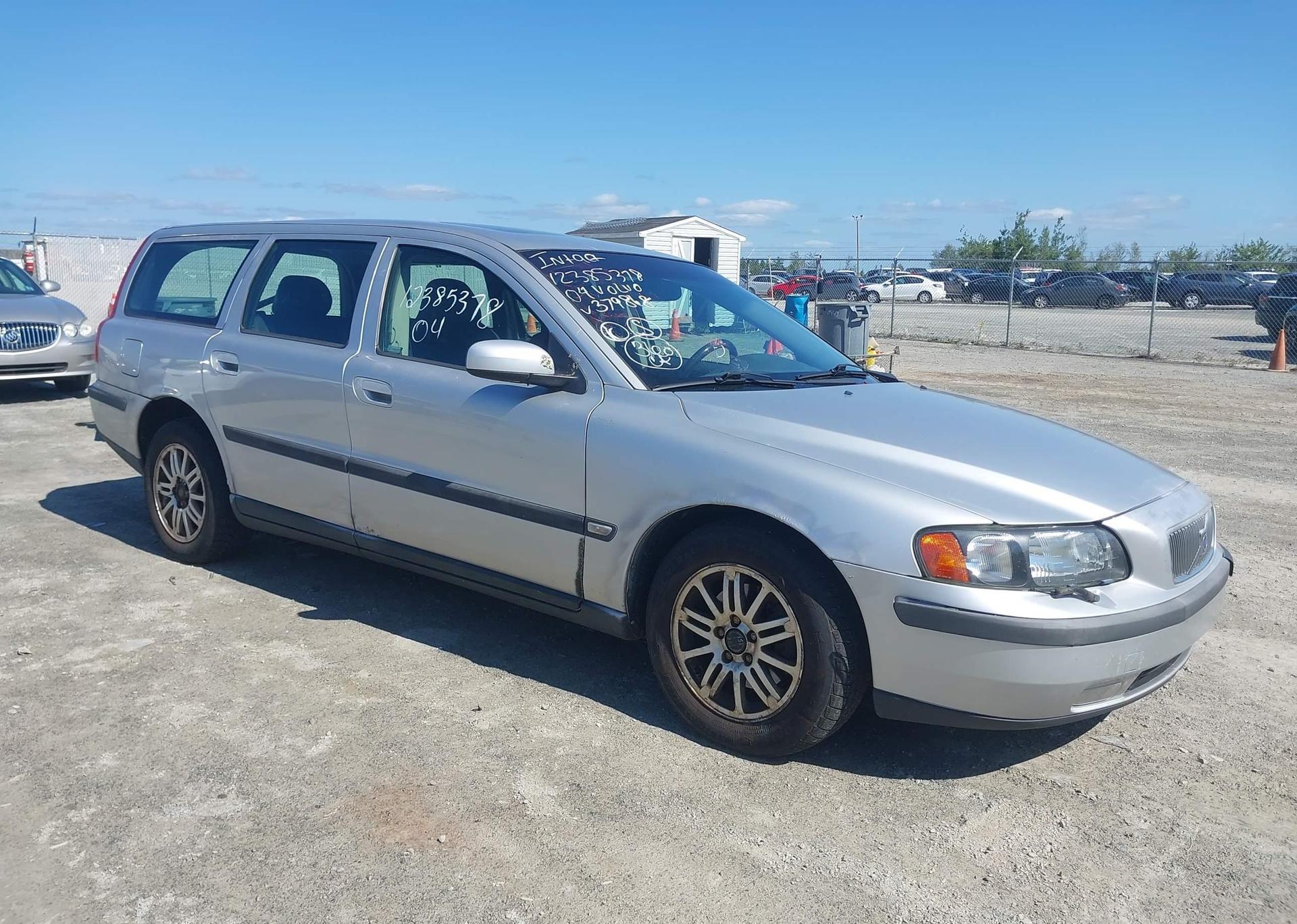 2004 VOLVO V70 2.4