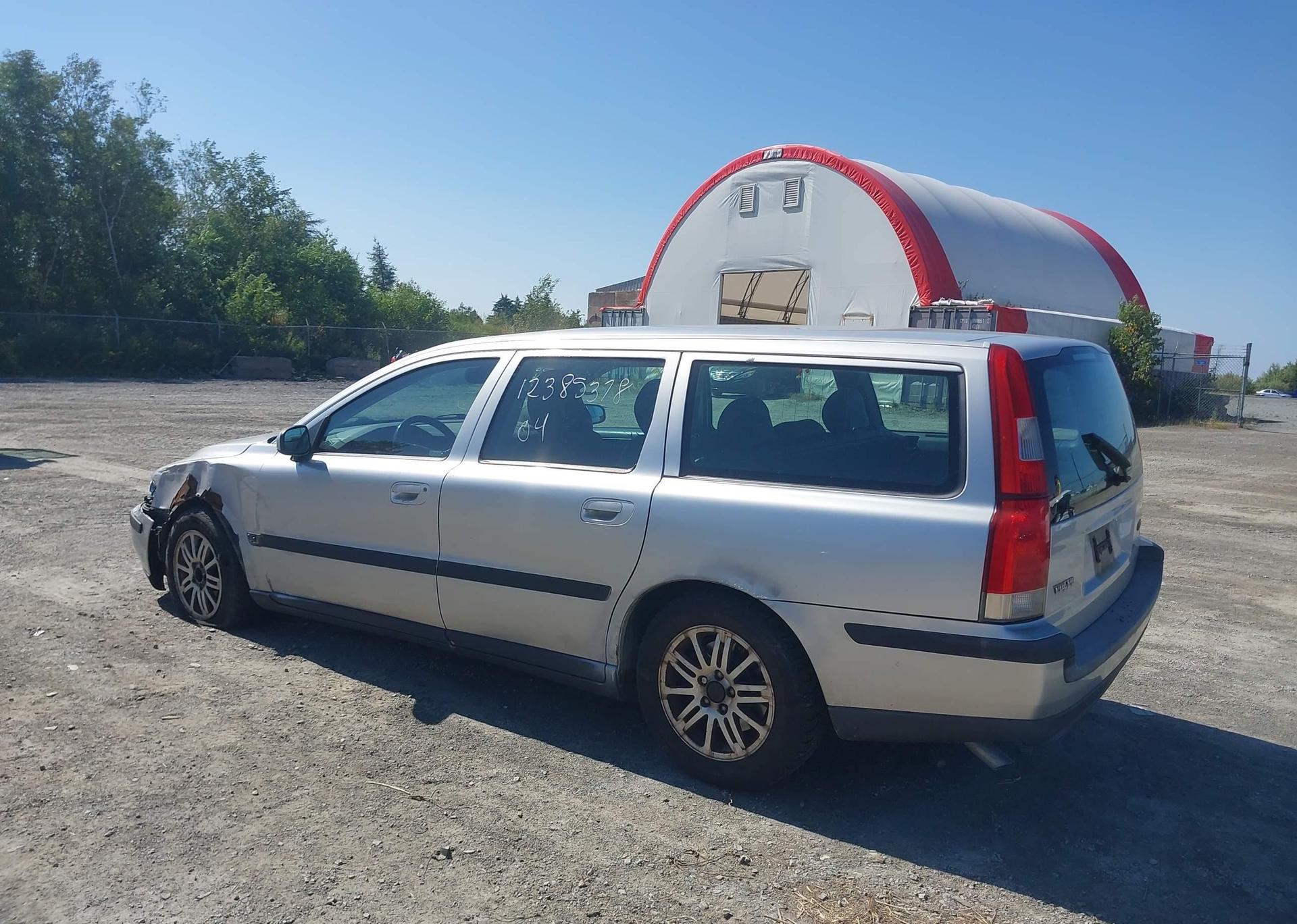 2004 VOLVO V70 2.4