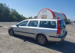 2004 VOLVO V70 2.4