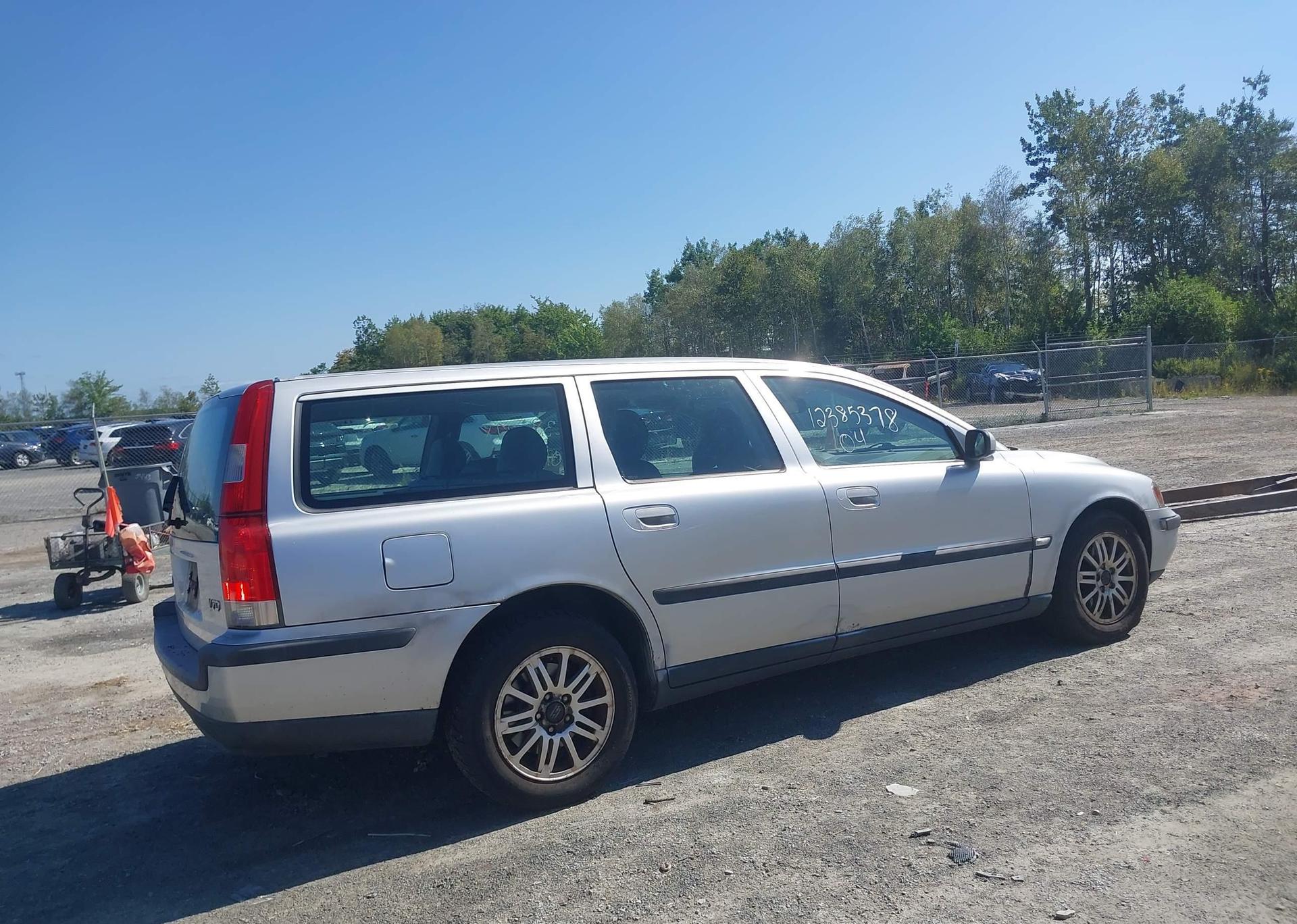 2004 VOLVO V70 2.4