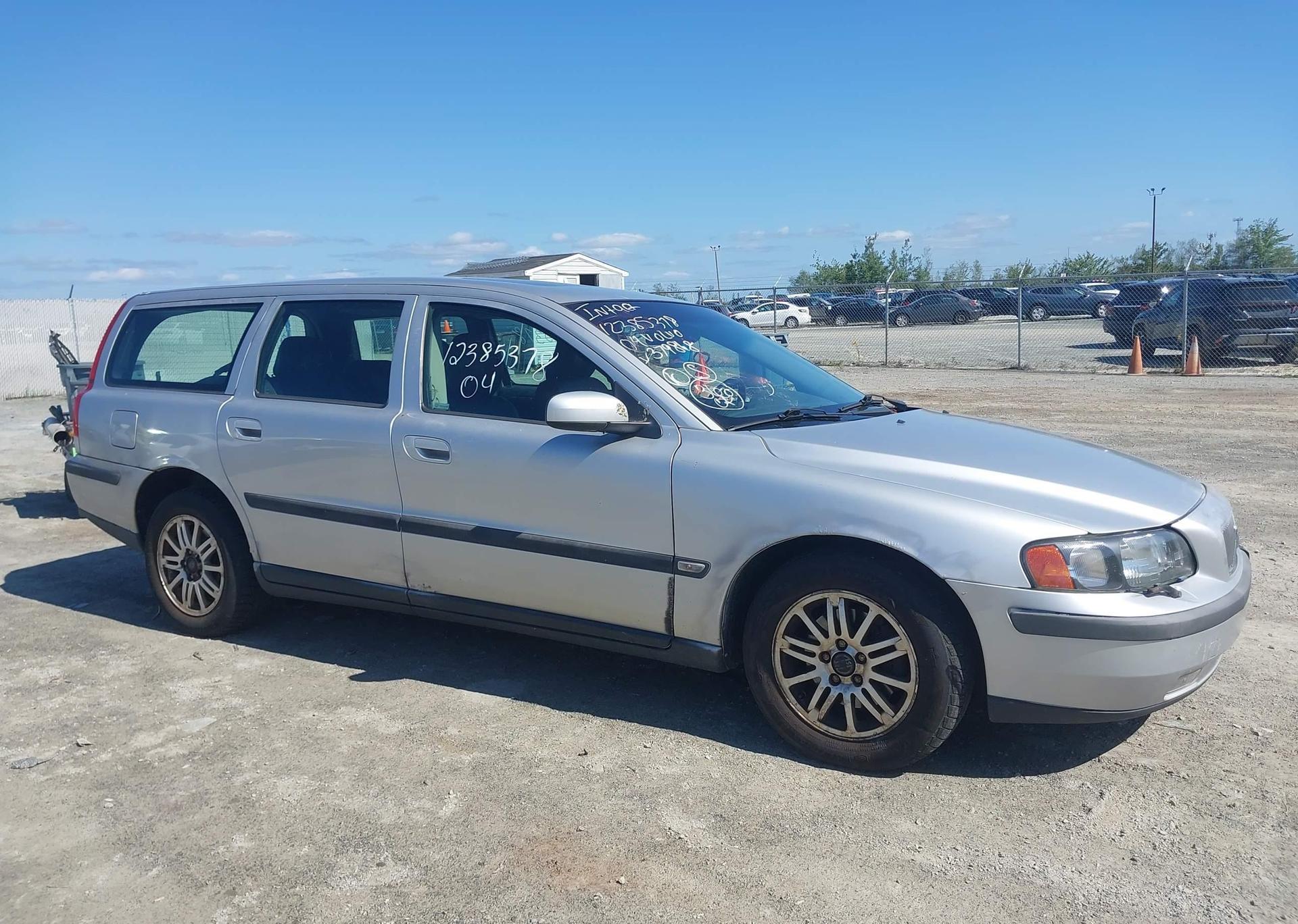 2004 VOLVO V70 2.4