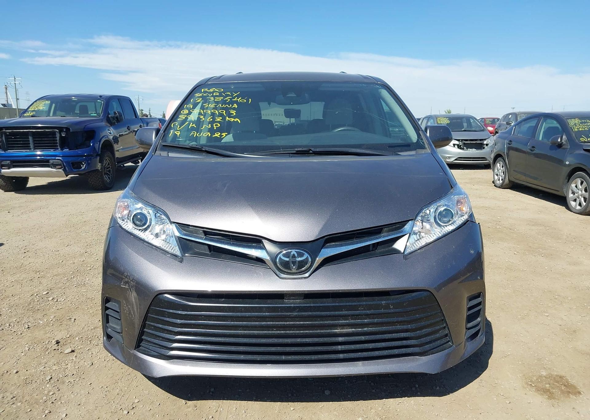 2019 TOYOTA SIENNA LE 8-PASSENGER