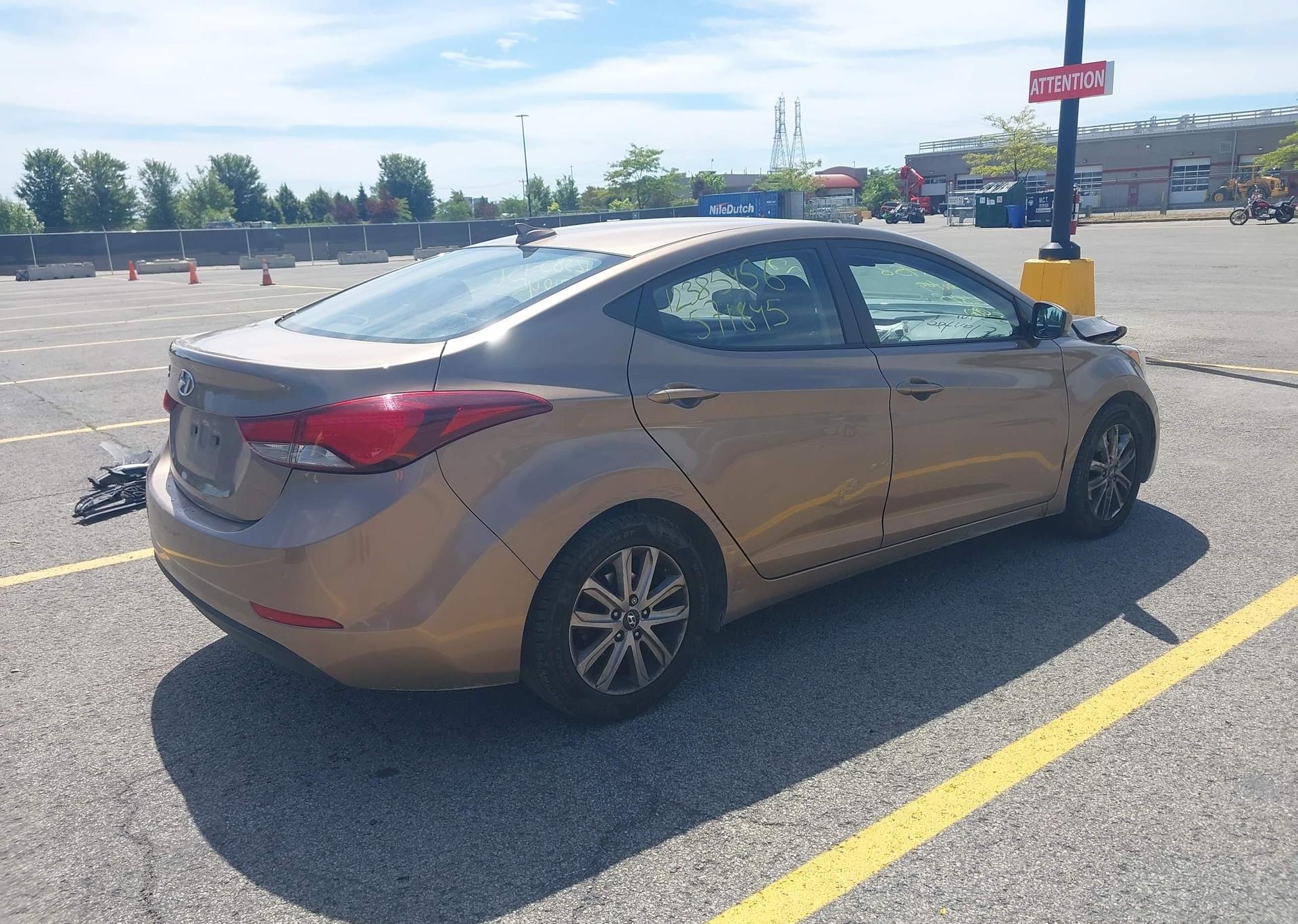 2016 HYUNDAI ELANTRA SE