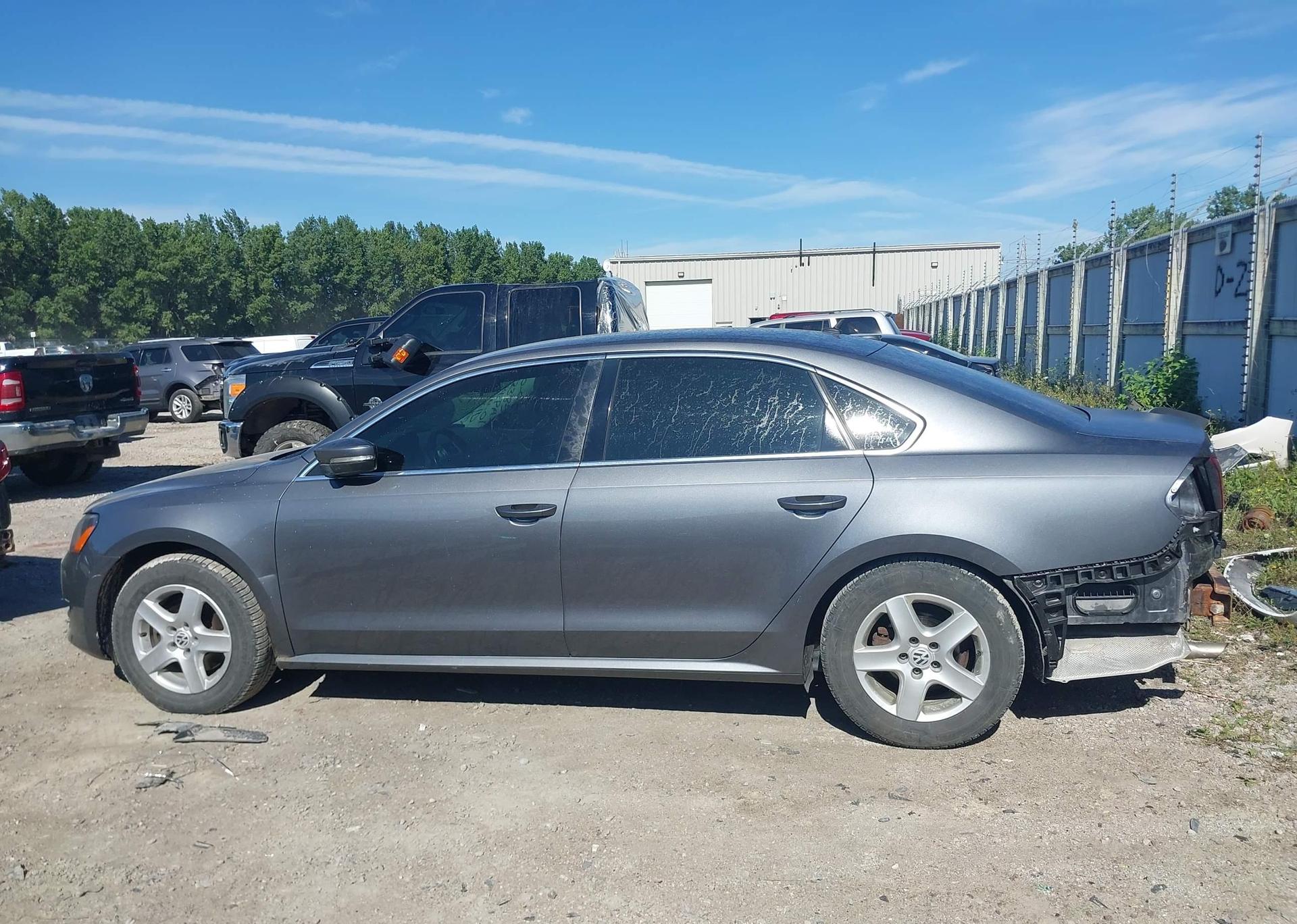 2014 VOLKSWAGEN PASSAT S