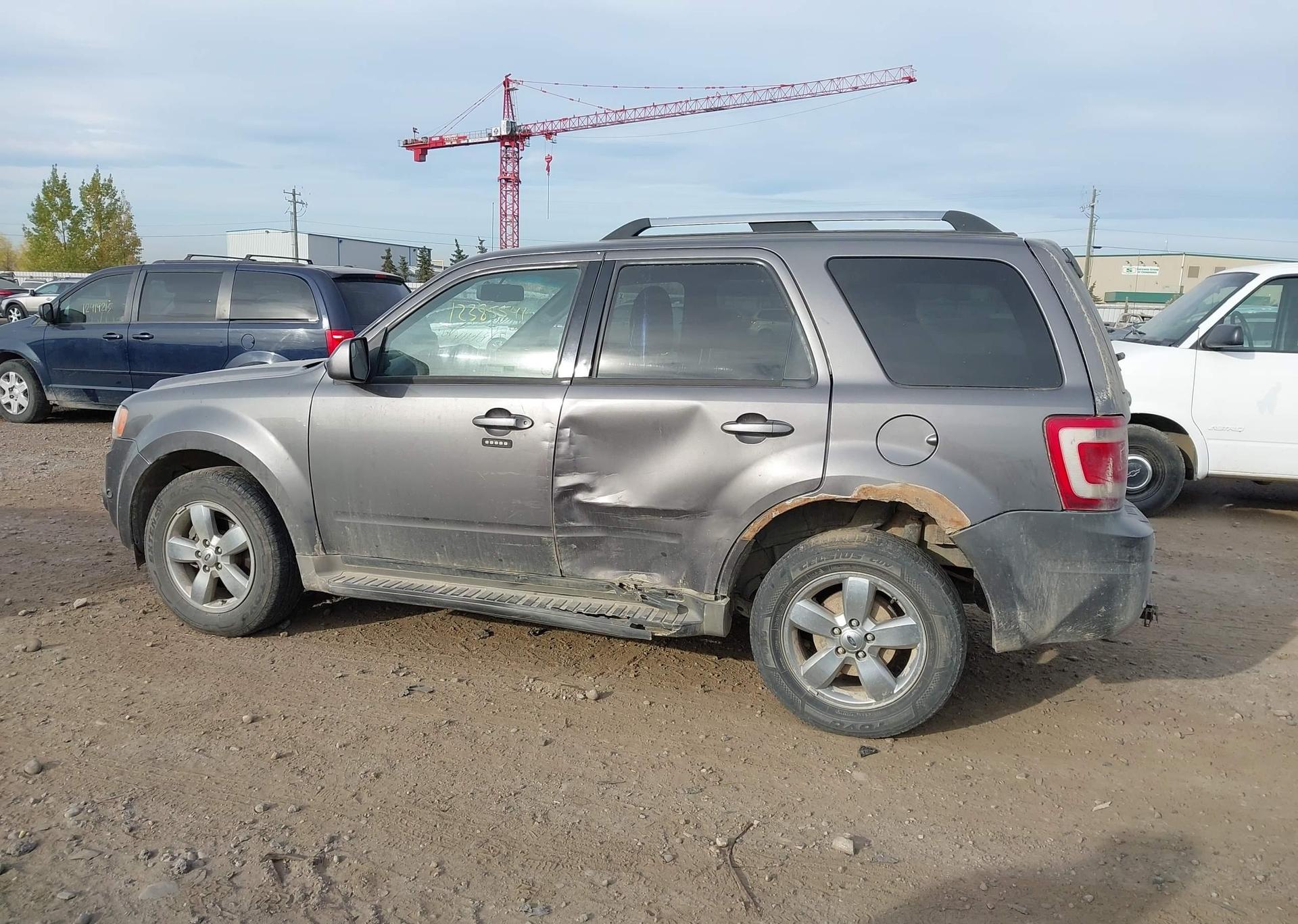 2010 FORD ESCAPE LIMITED