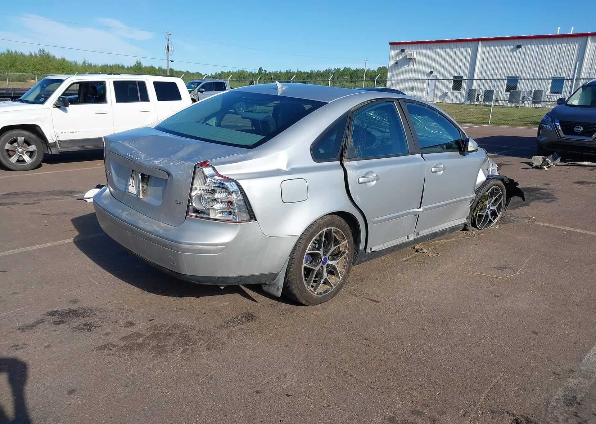 2005 VOLVO S40 2.4I
