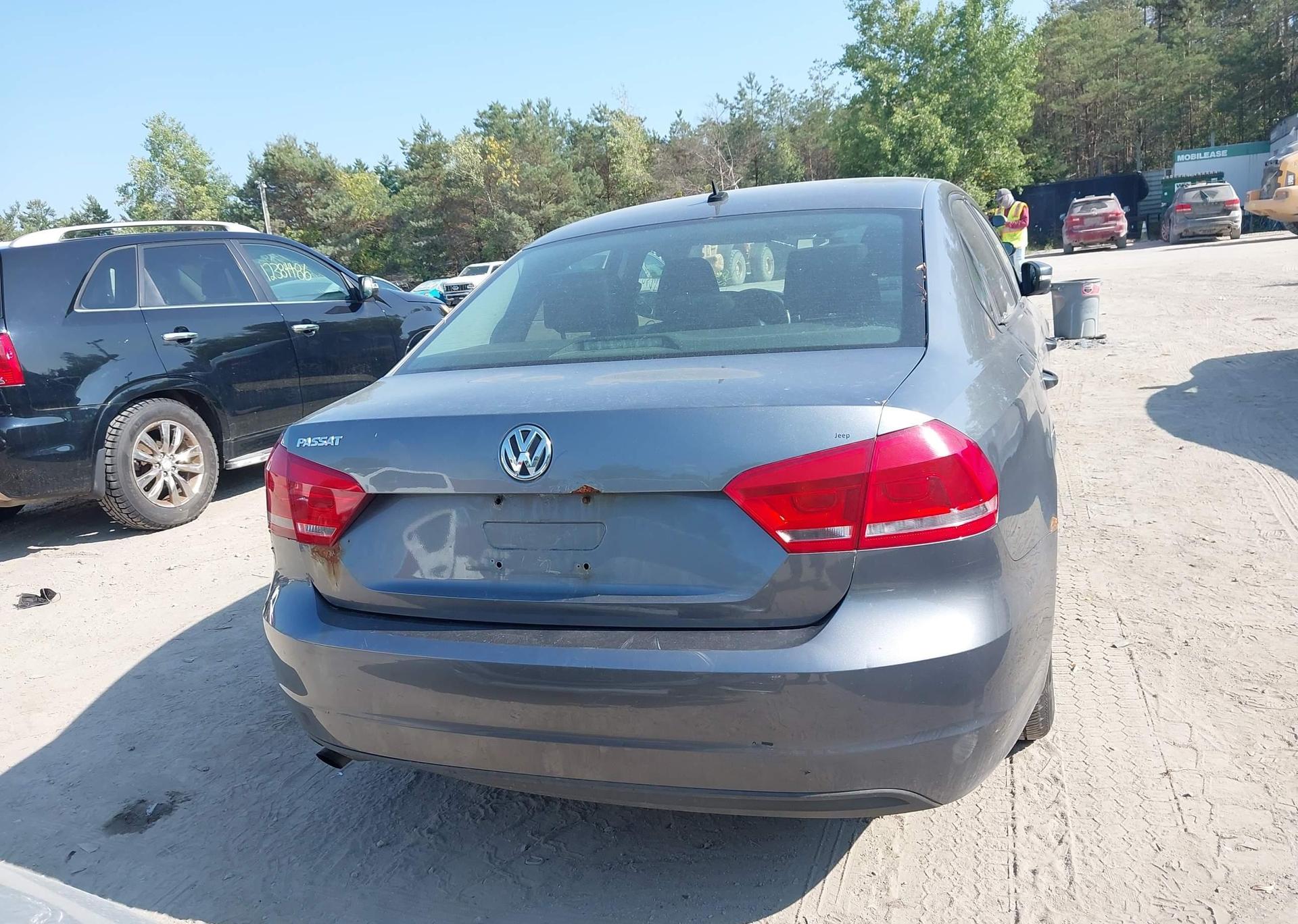 2013 VOLKSWAGEN PASSAT