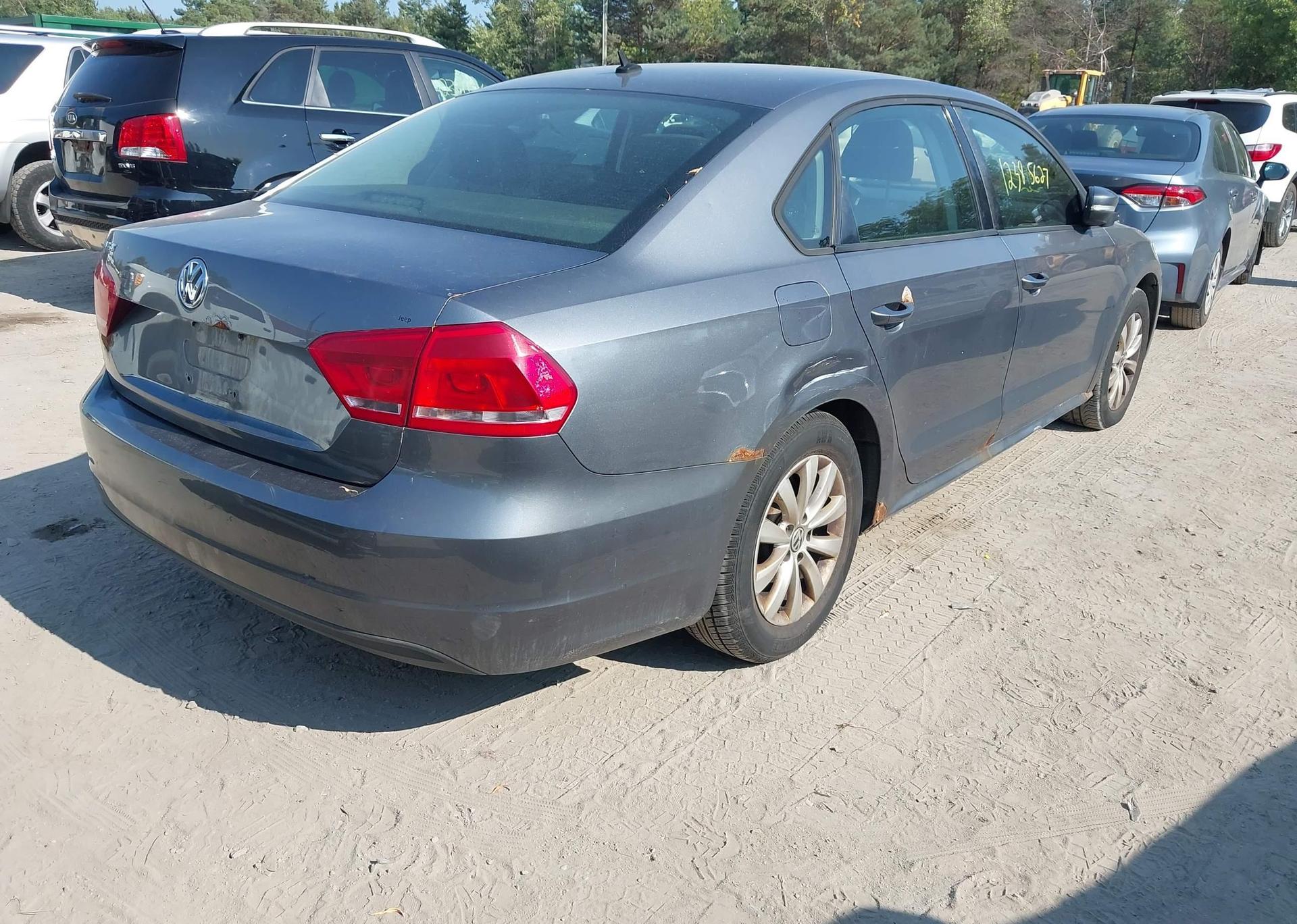 2013 VOLKSWAGEN PASSAT