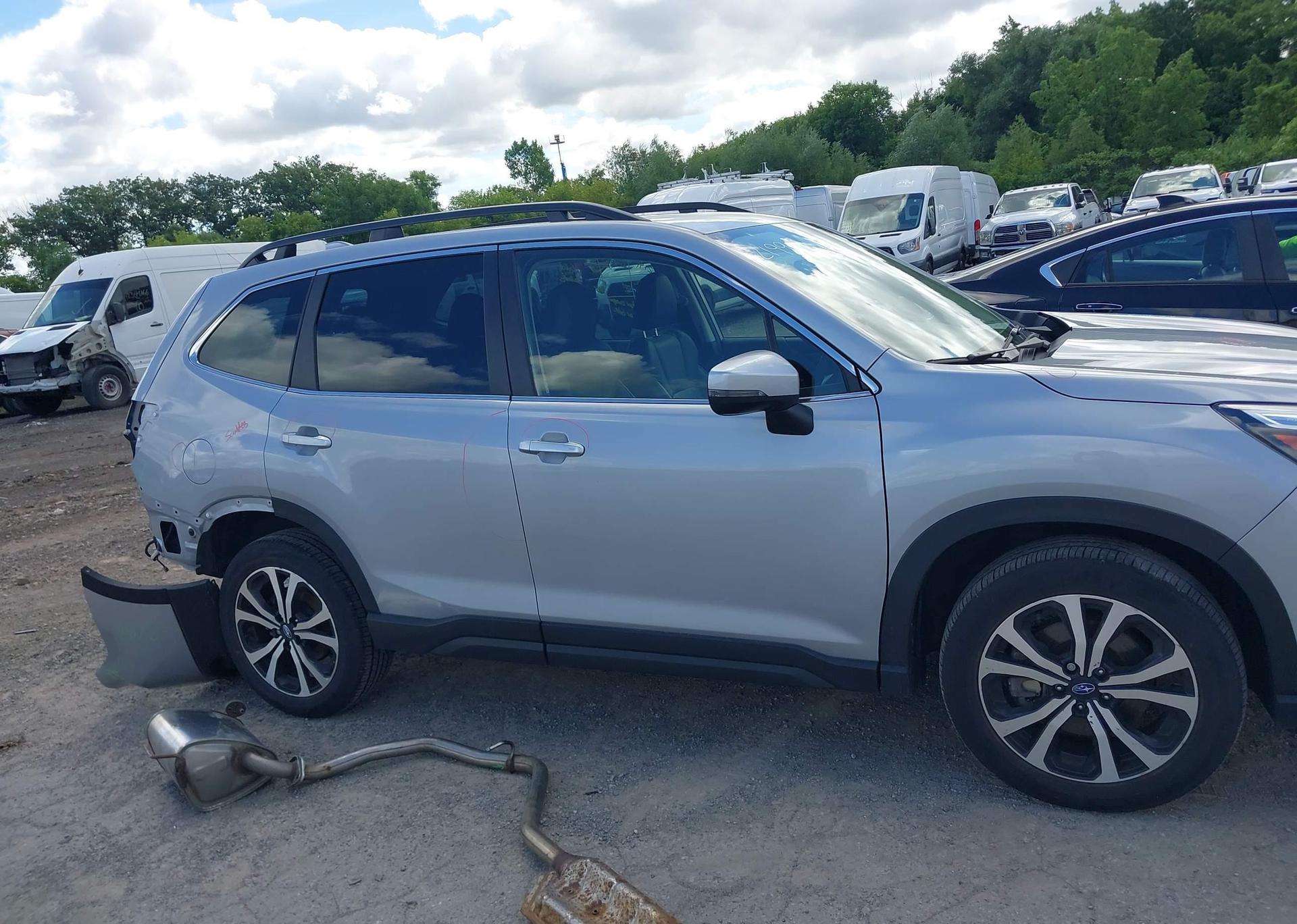 2023 SUBARU FORESTER LIMITED