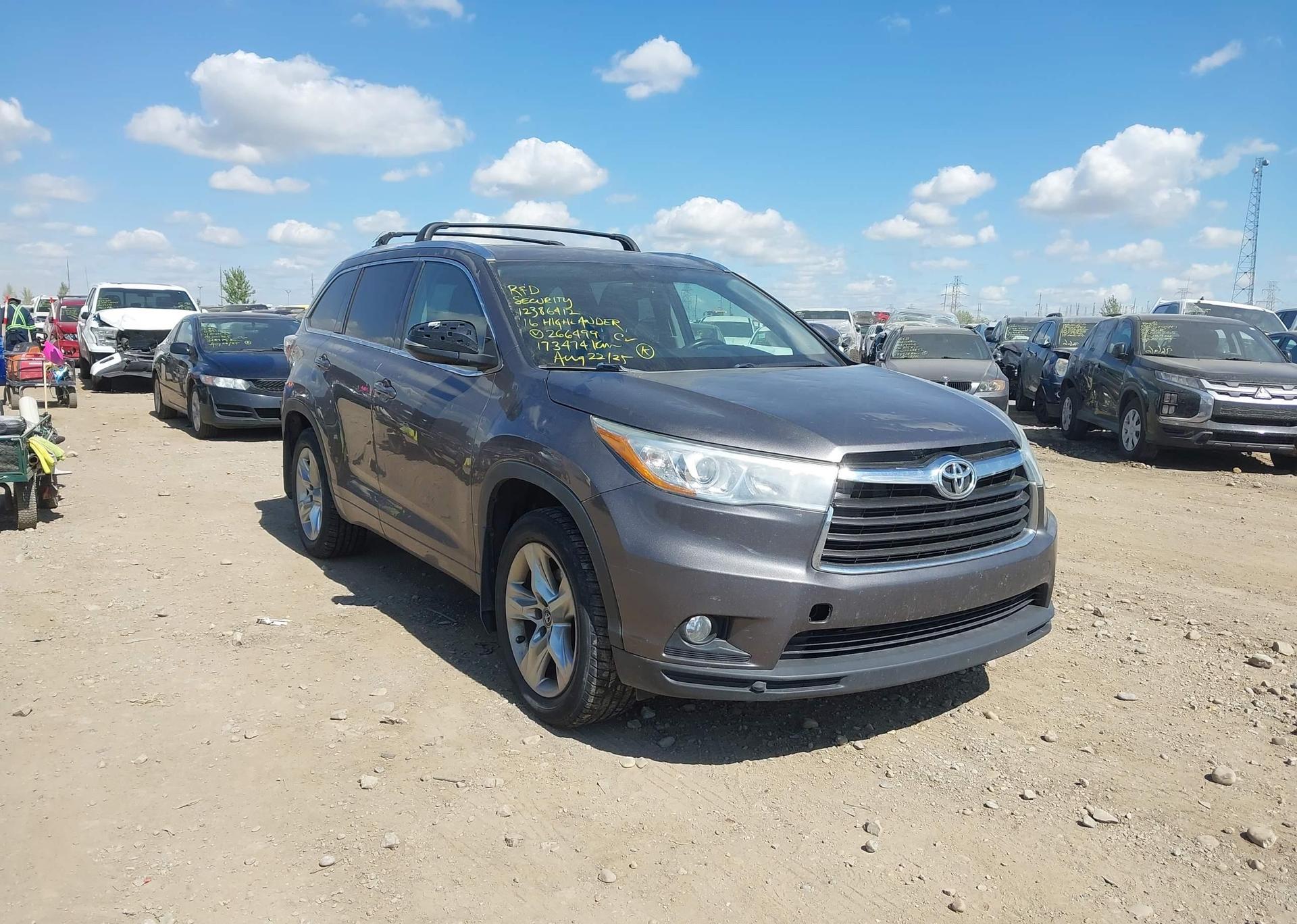 2016 TOYOTA HIGHLANDER LIMITED