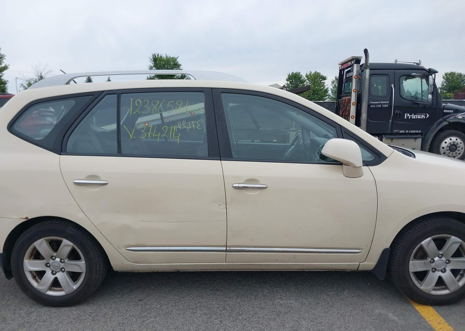 2012 KIA RONDO