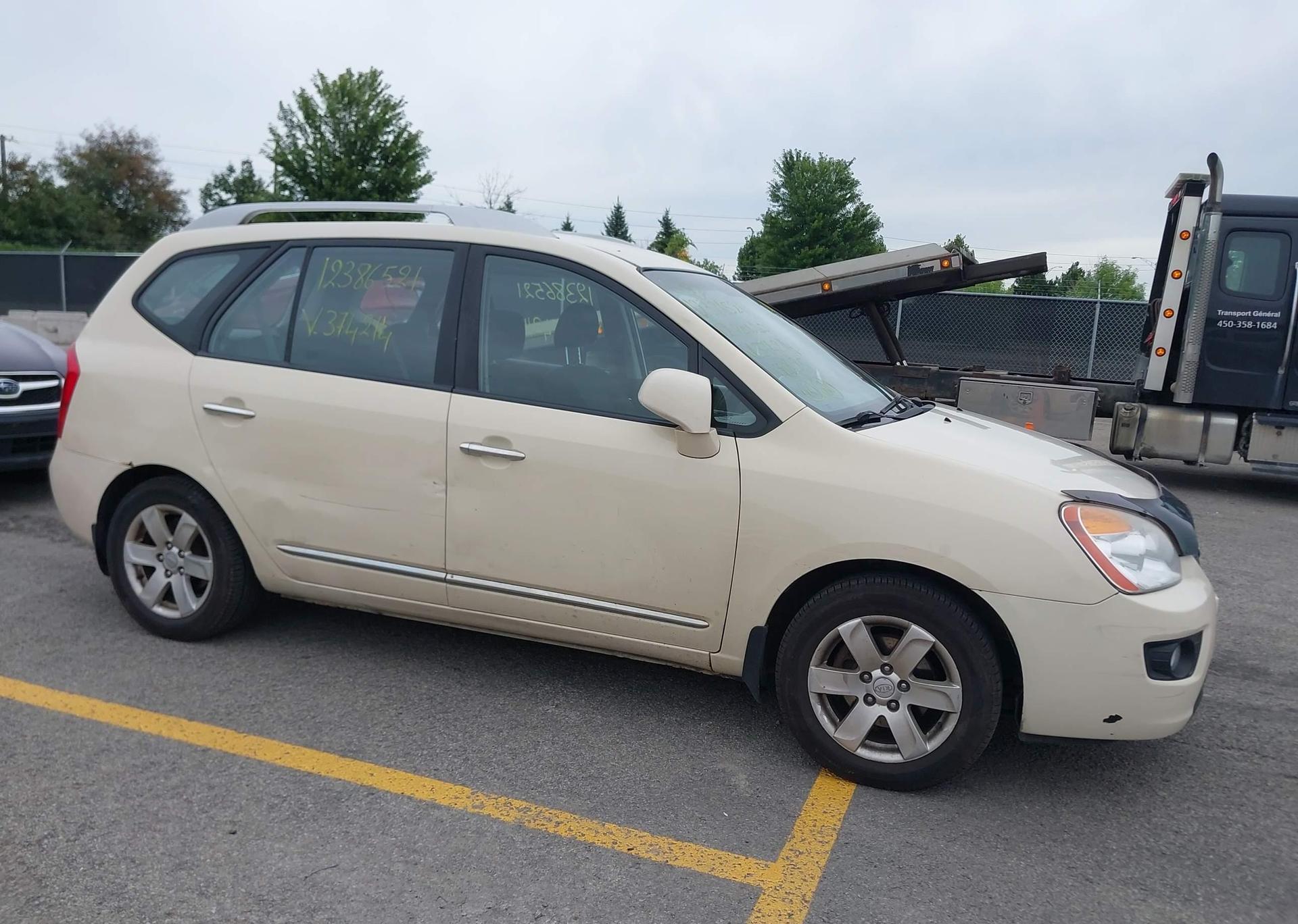 2012 KIA RONDO