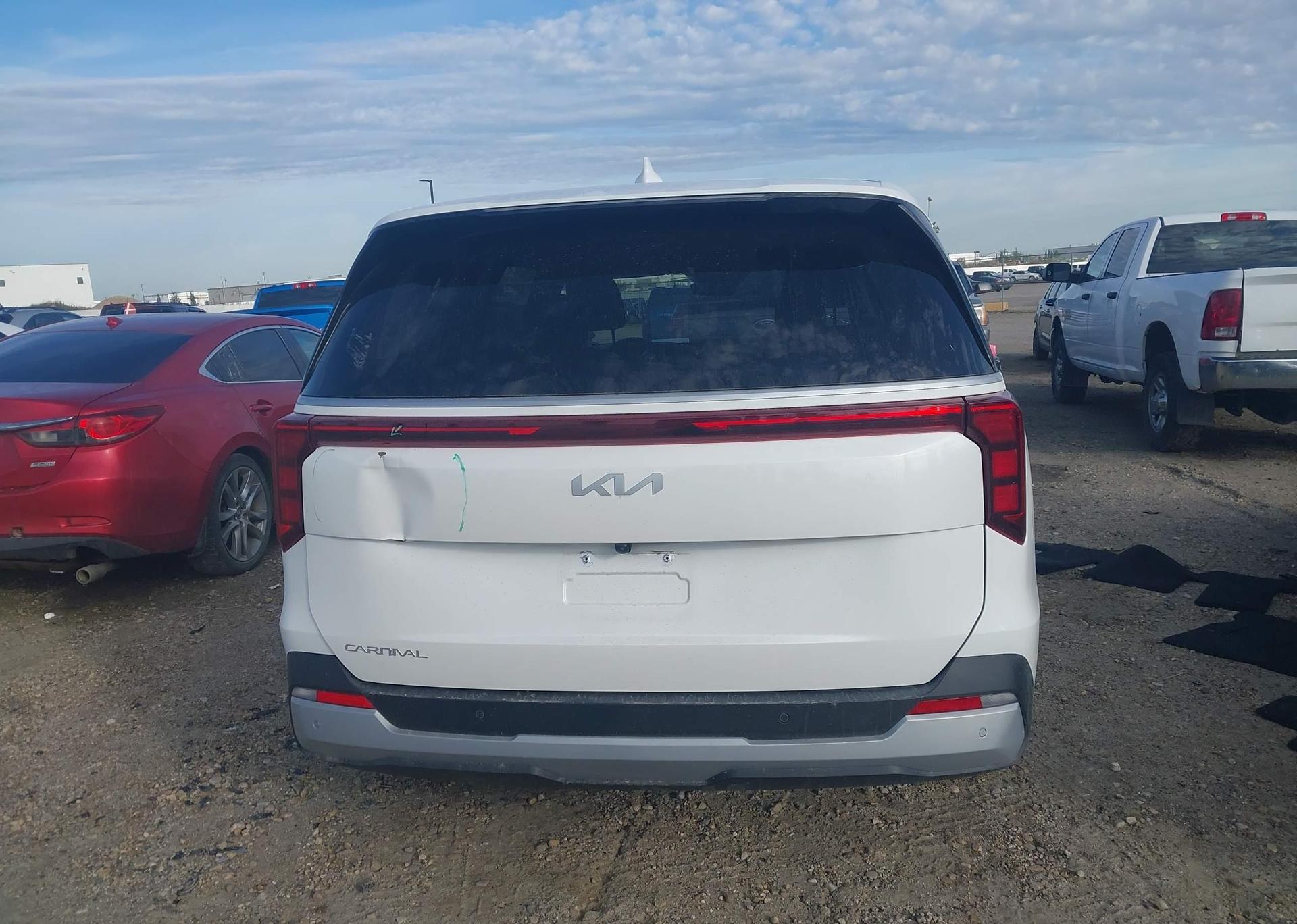 2025 KIA CARNIVAL LX