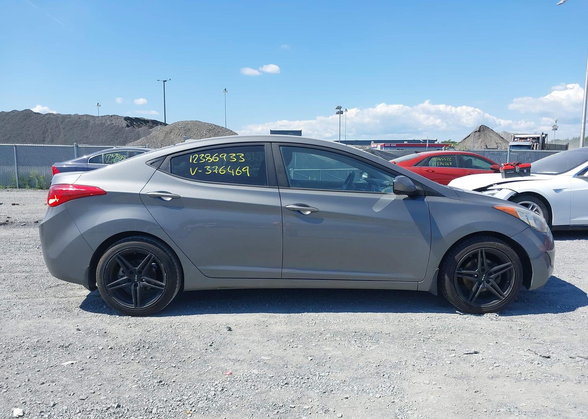 2013 HYUNDAI ELANTRA GL