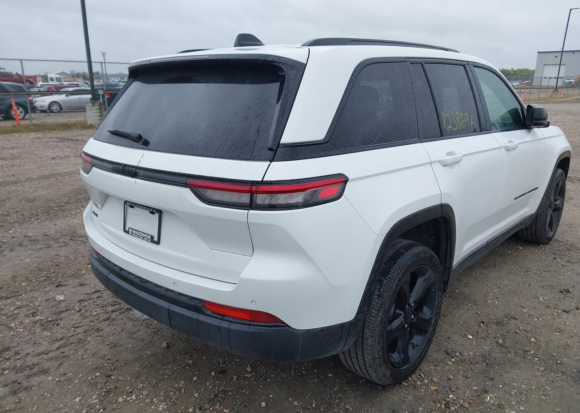 2024 JEEP GRAND CHEROKEE LAREDO