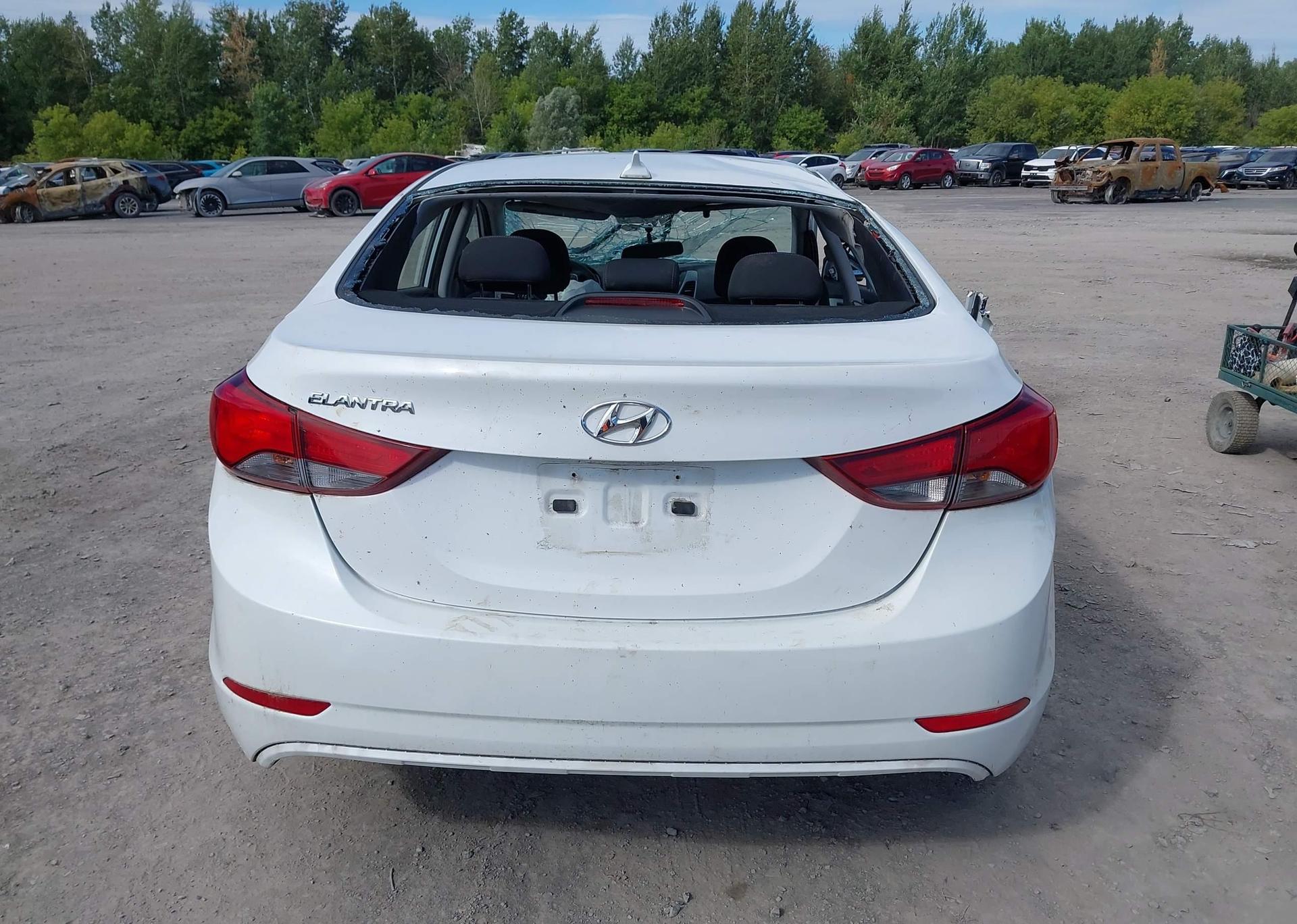 2016 HYUNDAI ELANTRA SE