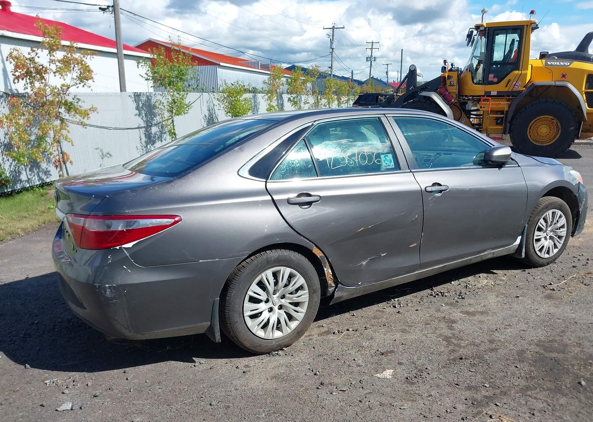 2015 TOYOTA CAMRY HYBRID LE