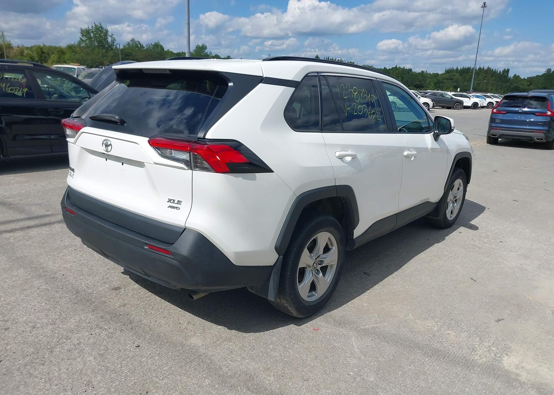 2021 TOYOTA RAV4 XLE