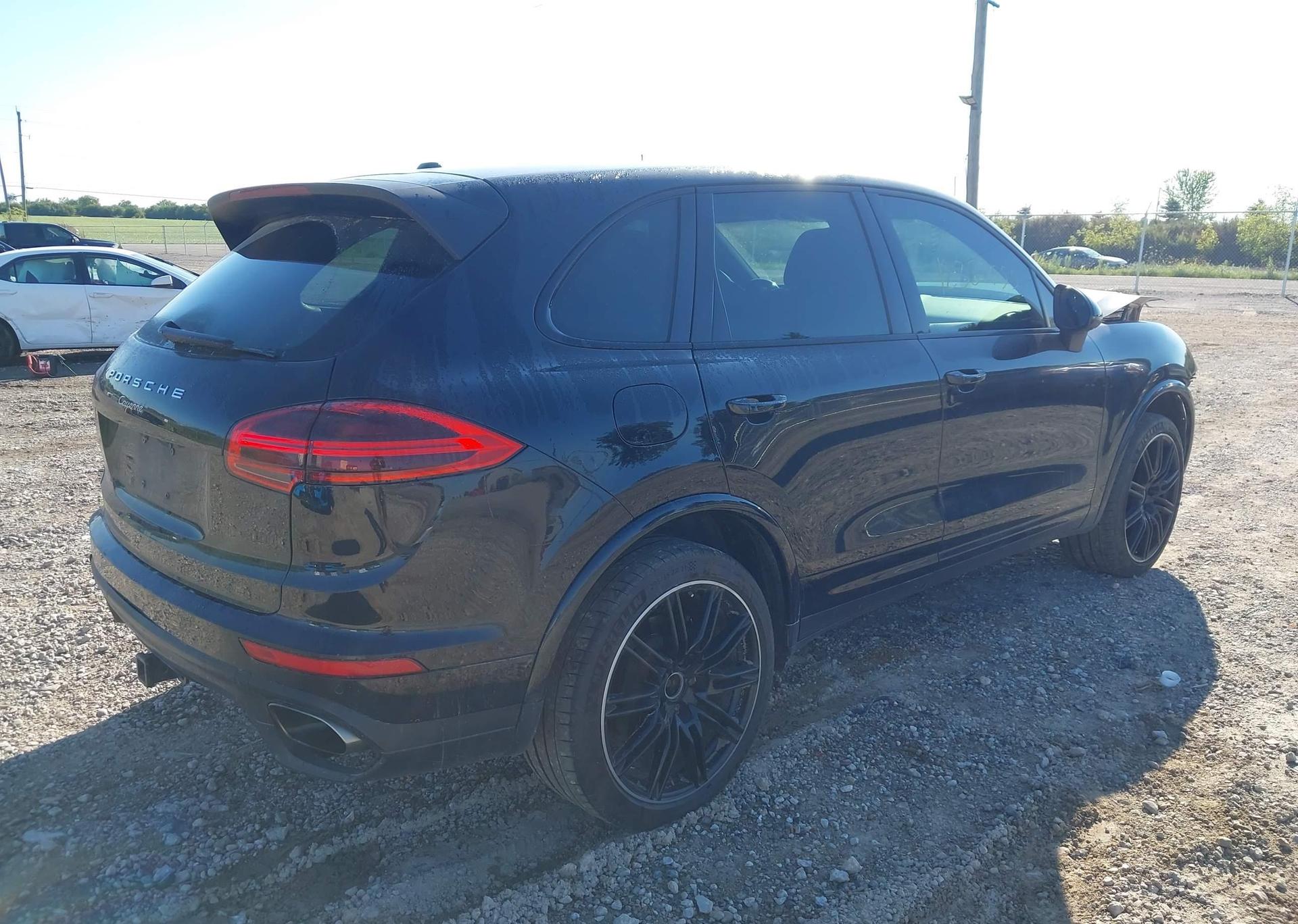 2017 PORSCHE CAYENNE