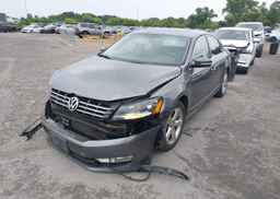 2013 VOLKSWAGEN PASSAT SE