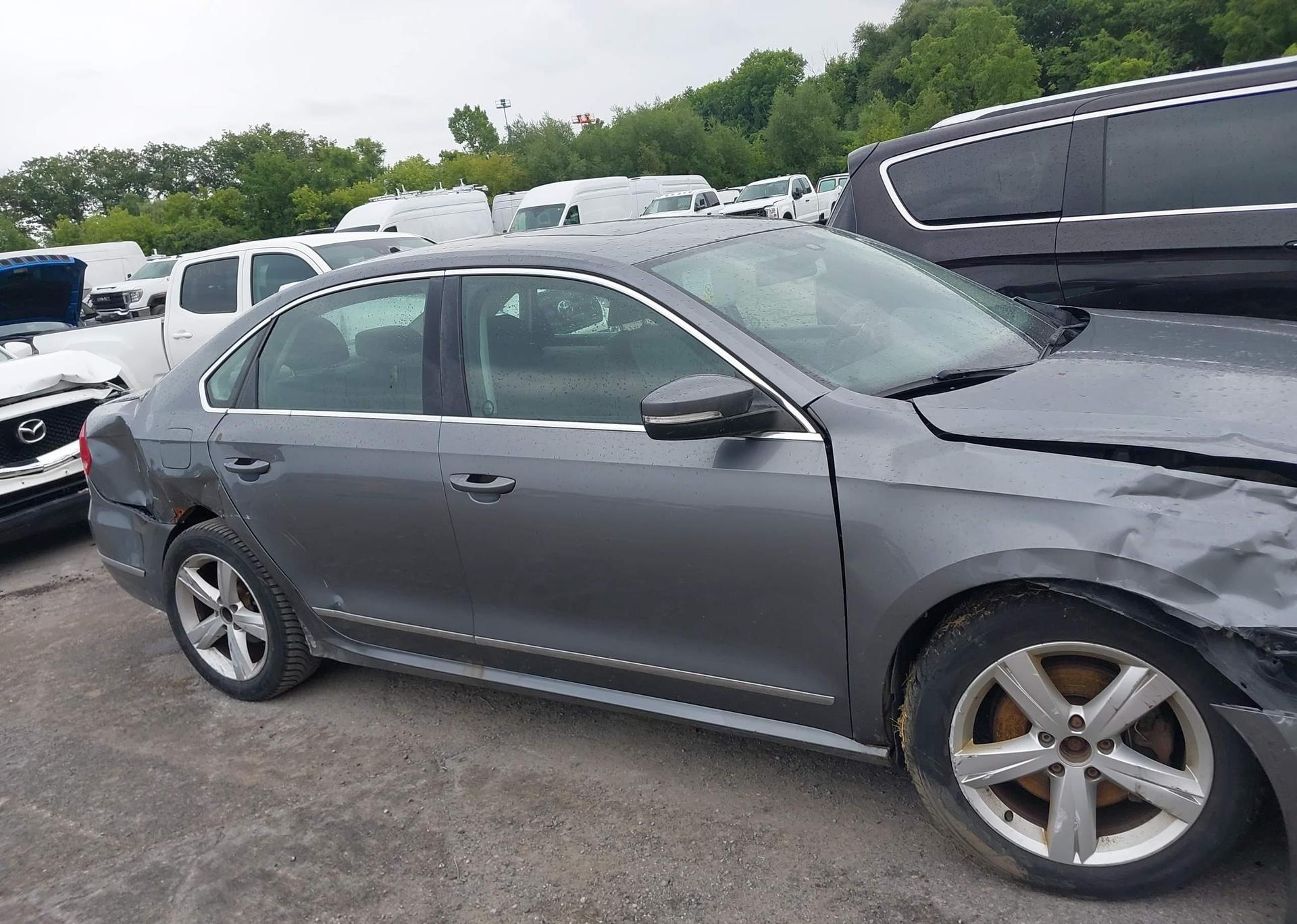 2013 VOLKSWAGEN PASSAT SE