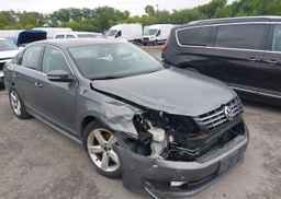 2013 VOLKSWAGEN PASSAT SE