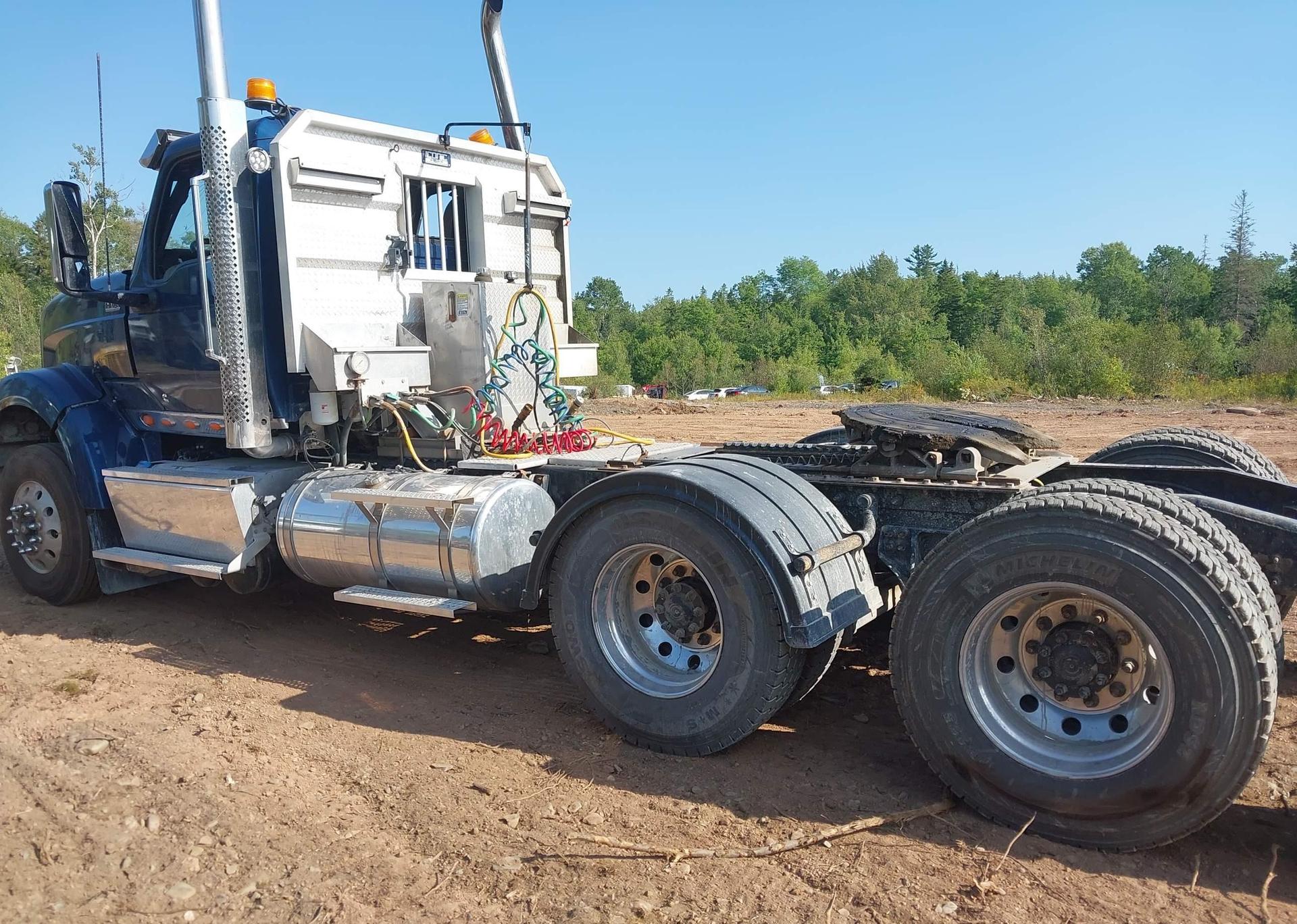 2023 INTERNATIONAL HX520