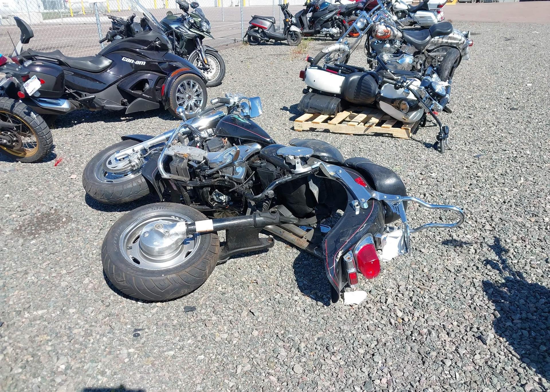 2003 SUZUKI VL1500