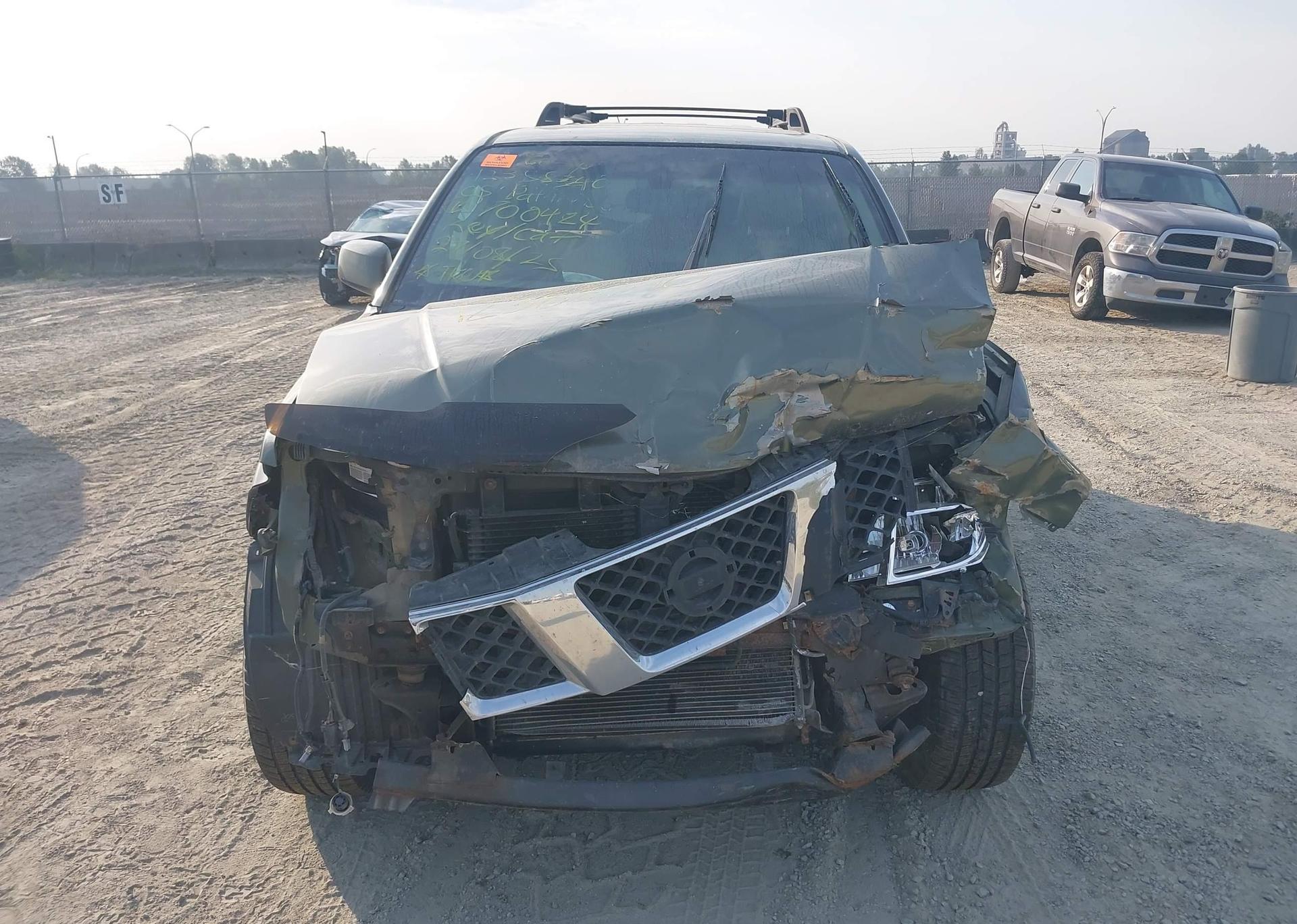 2005 NISSAN PATHFINDER LE