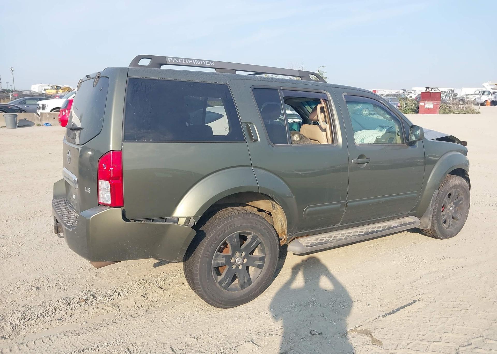 2005 NISSAN PATHFINDER LE