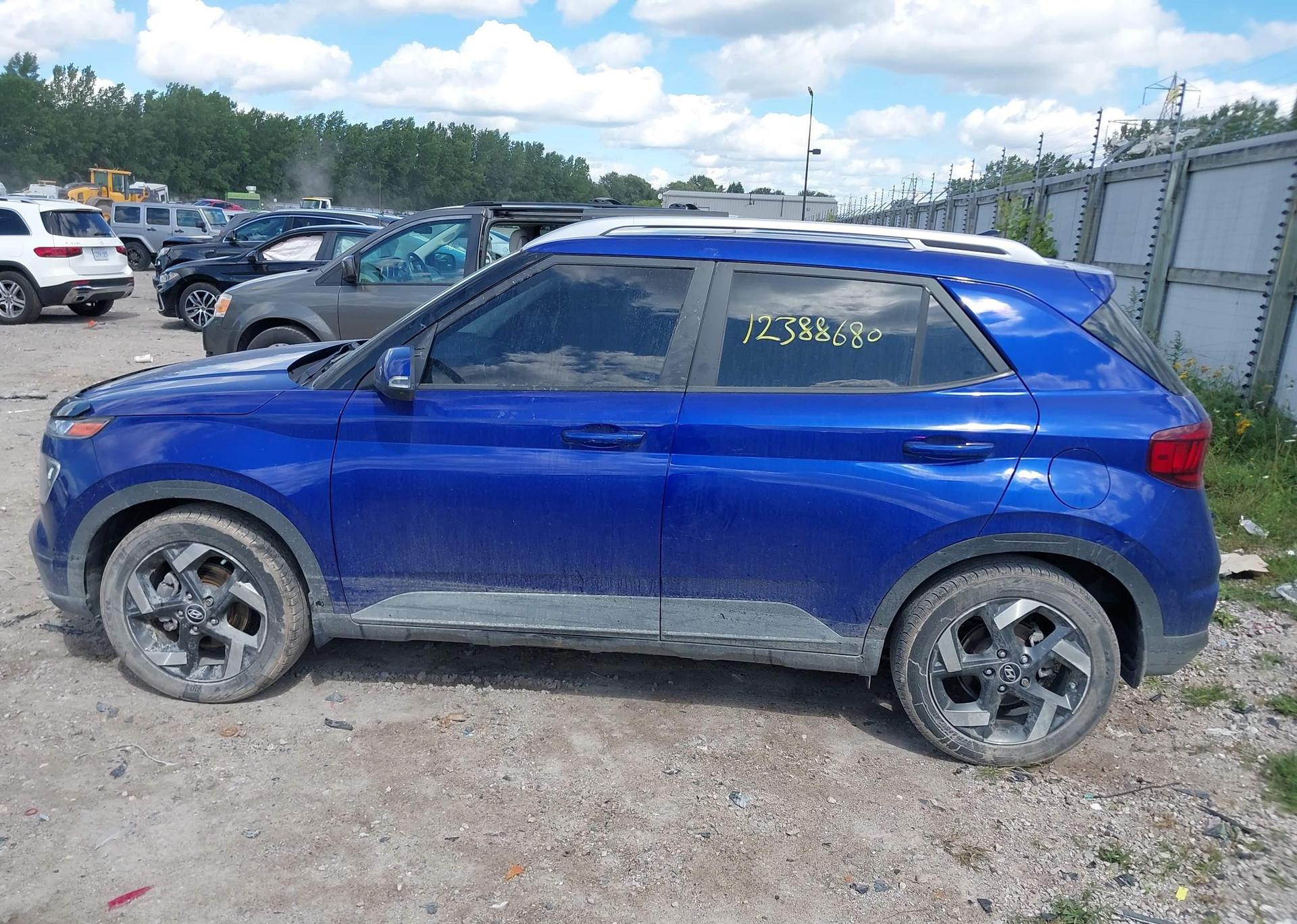 2021 HYUNDAI VENUE ULTIMATE WITH BLACK INTERIOR