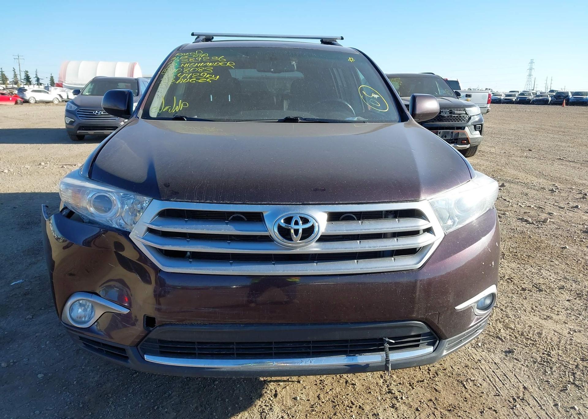 2012 TOYOTA HIGHLANDER SE