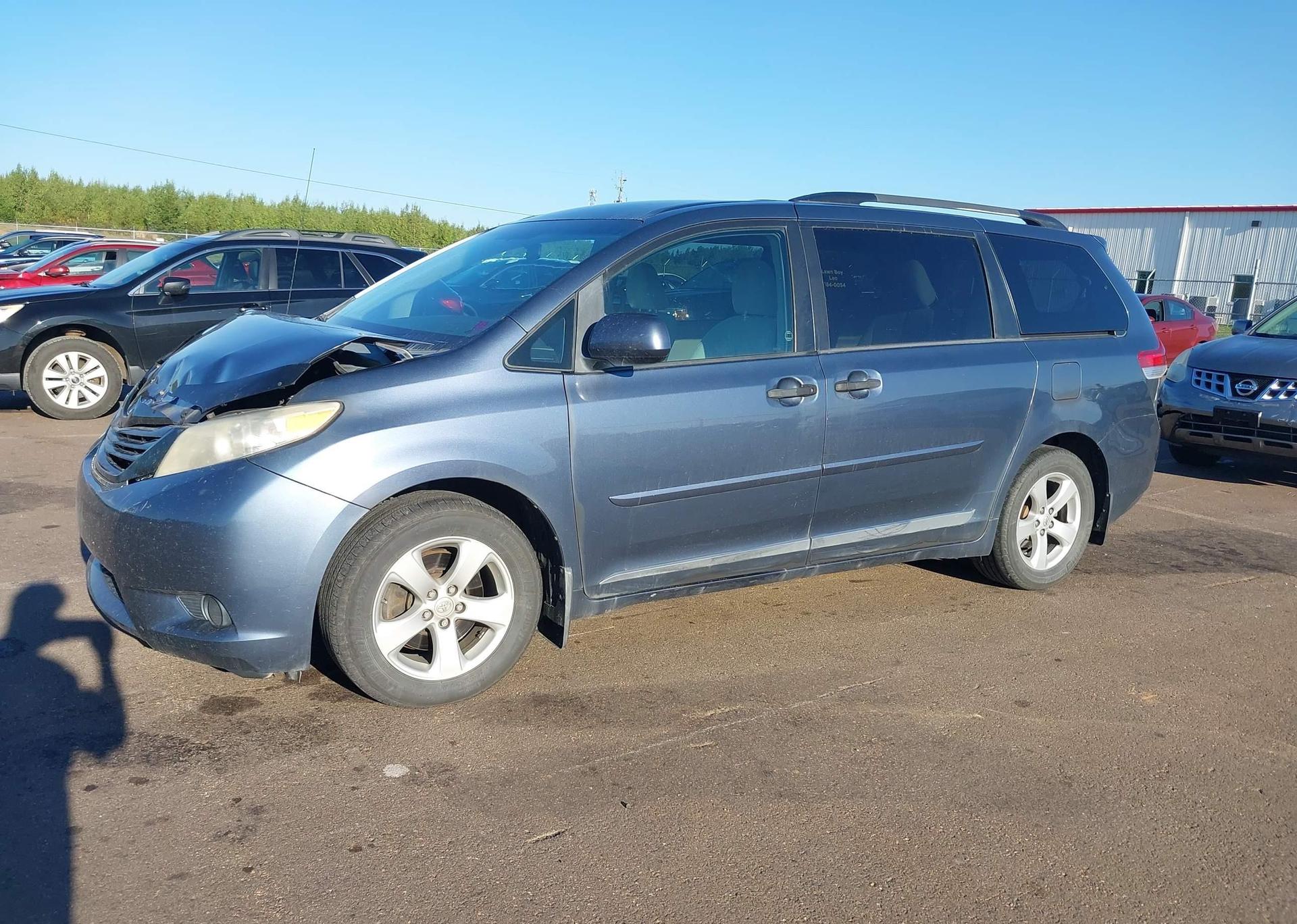 2013 TOYOTA SIENNA V6 7 PASSENGER