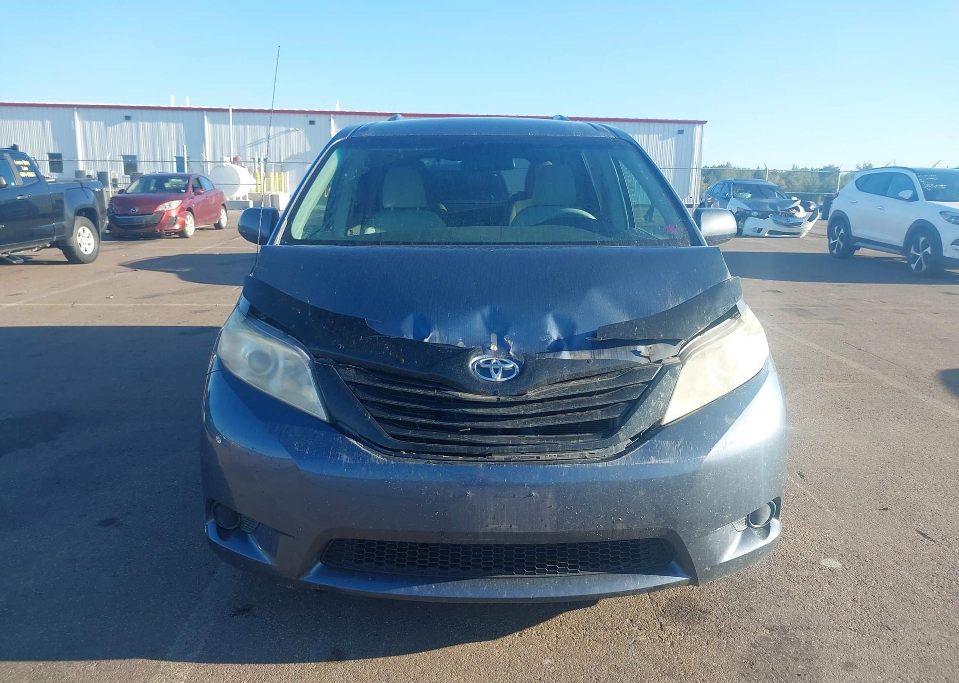 2013 TOYOTA SIENNA V6 7 PASSENGER