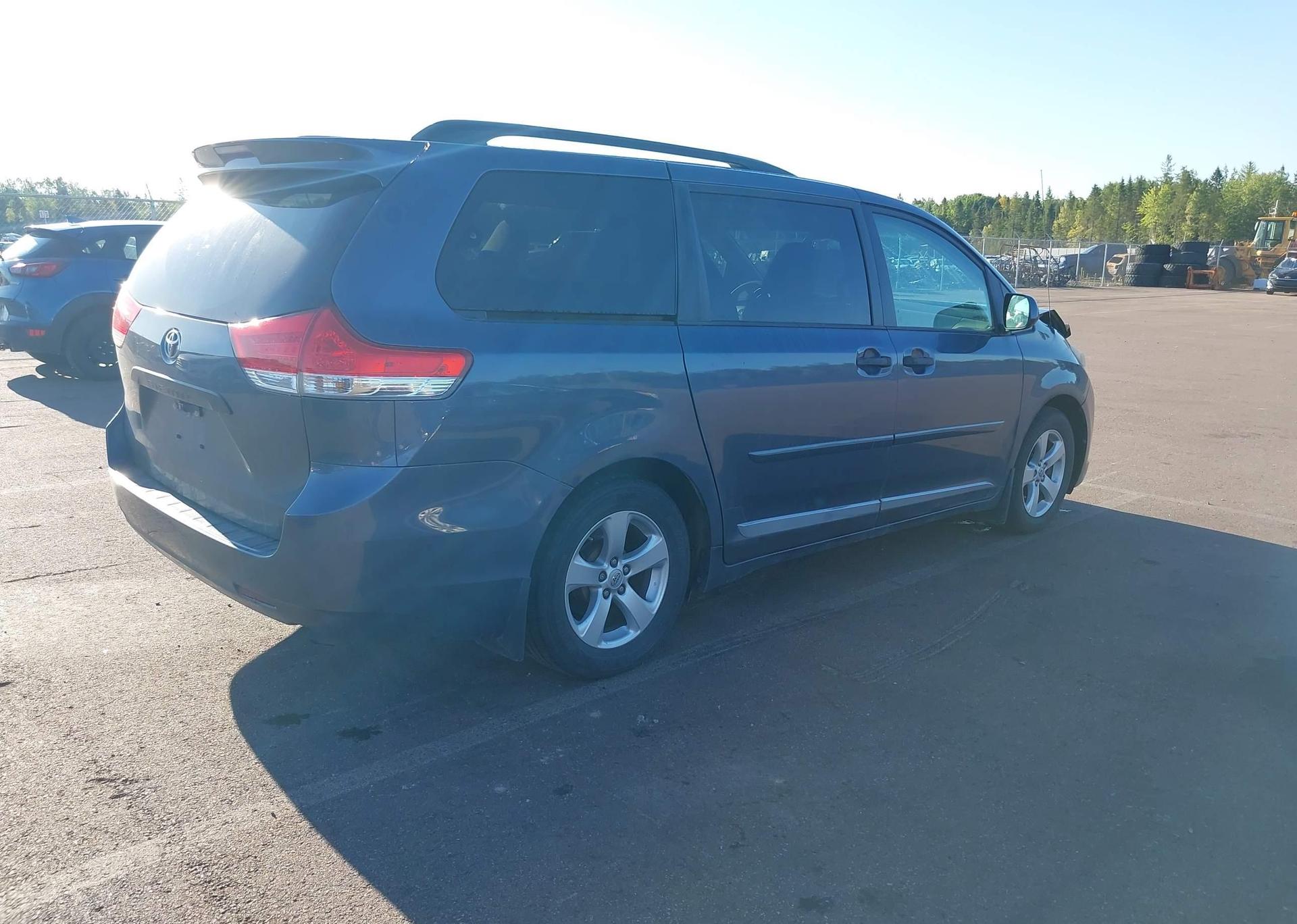 2013 TOYOTA SIENNA V6 7 PASSENGER