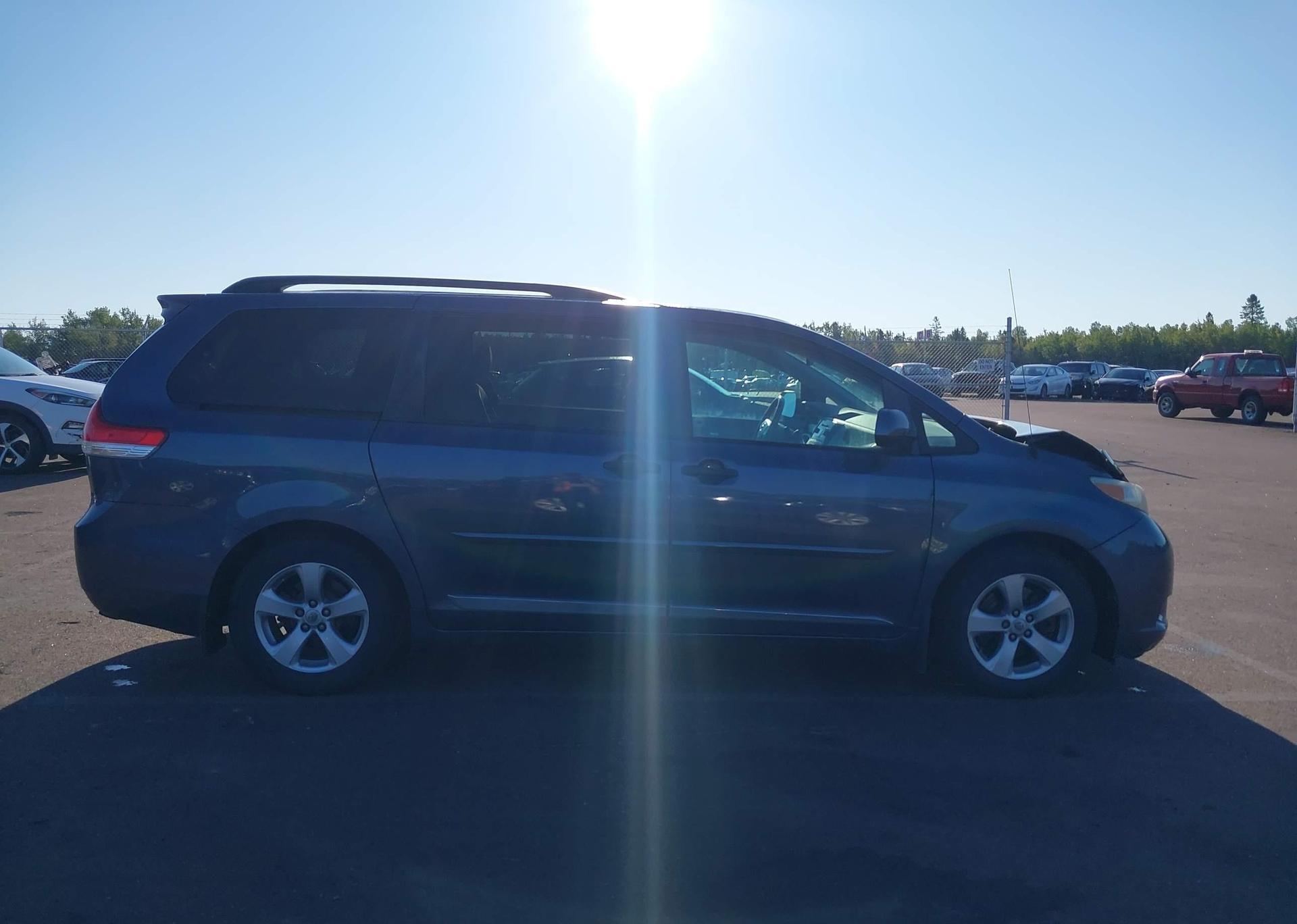 2013 TOYOTA SIENNA V6 7 PASSENGER
